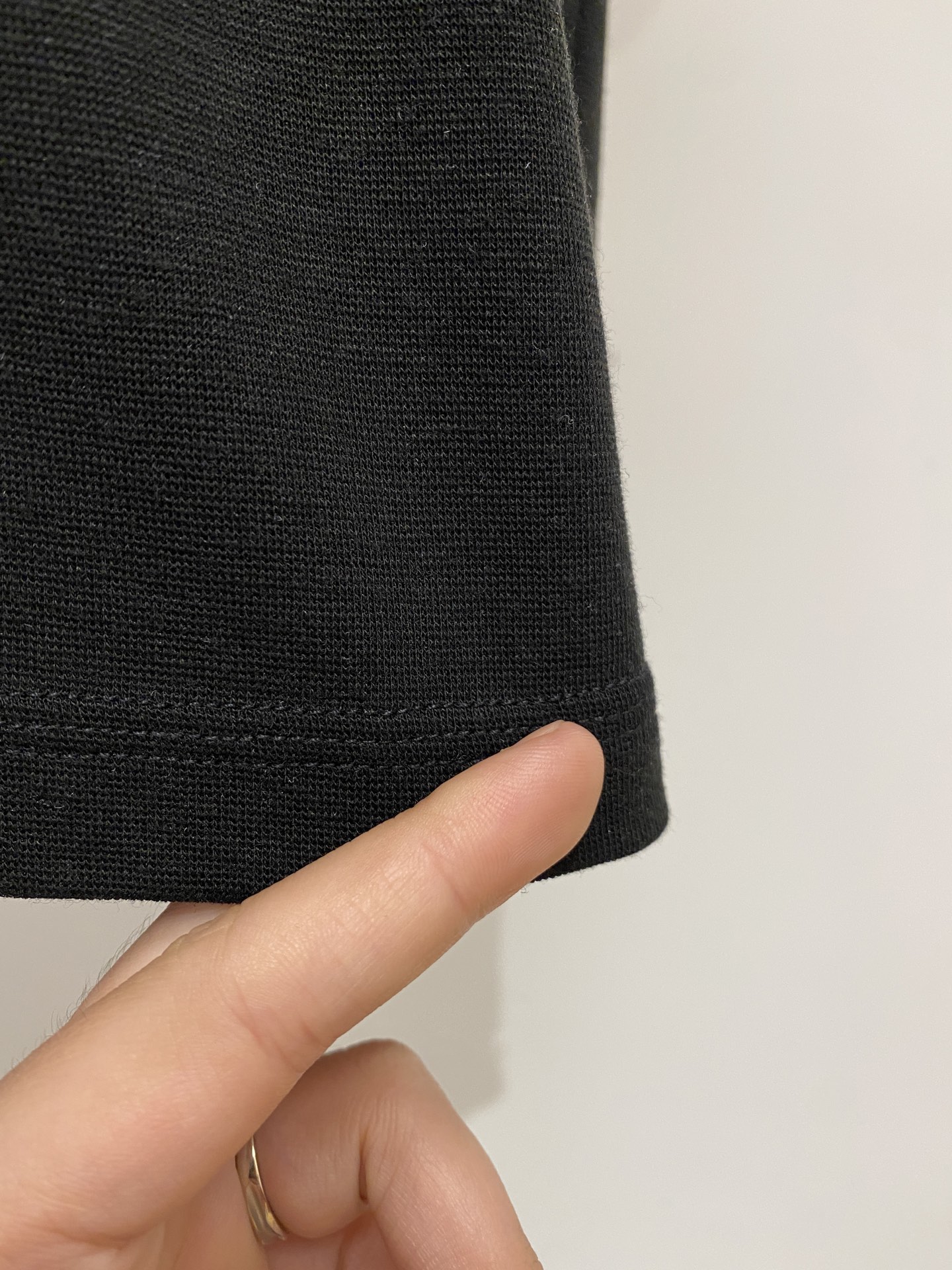 杰尼亚、2026新品短袖T恤，帅气时尚，后背刺绣织带图案logo，简约百搭款。面料棉 不仅挺括，保持潮流