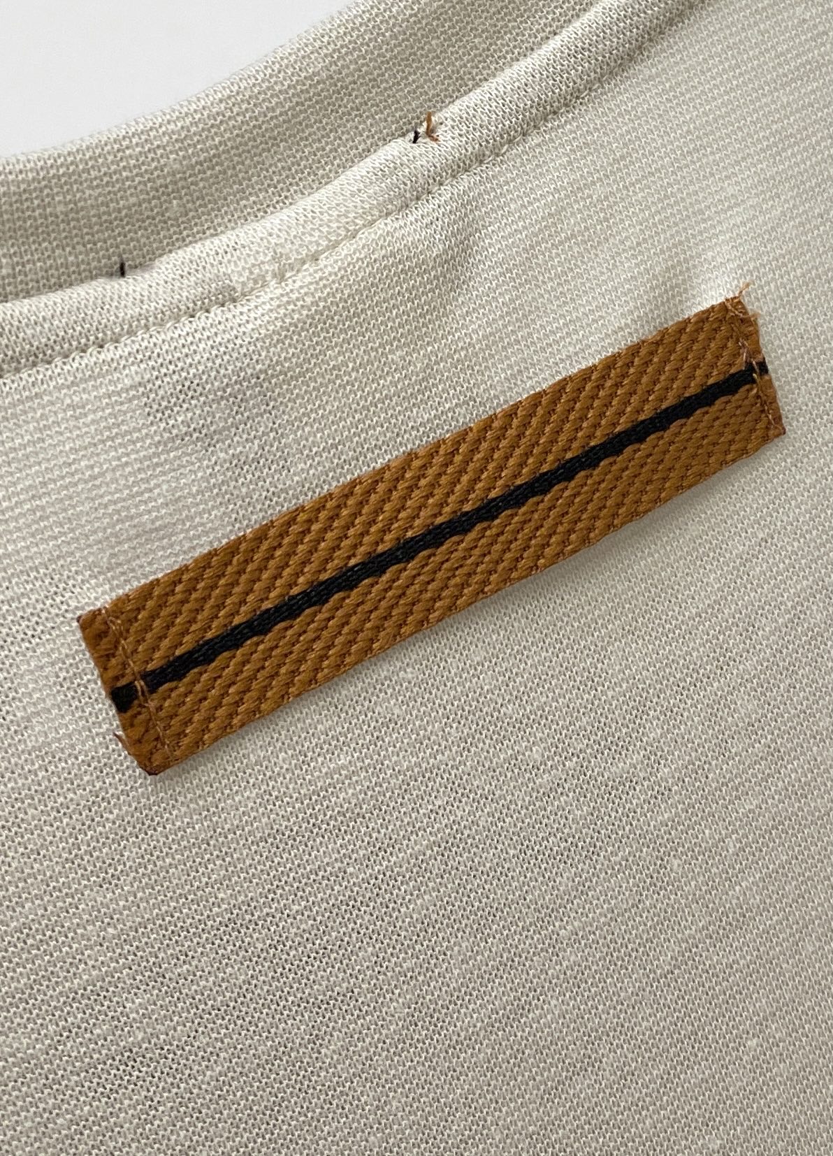 杰尼亚、2026新品短袖T恤，帅气时尚，后背刺绣织带图案logo，简约百搭款。面料棉 不仅挺括，保持潮流