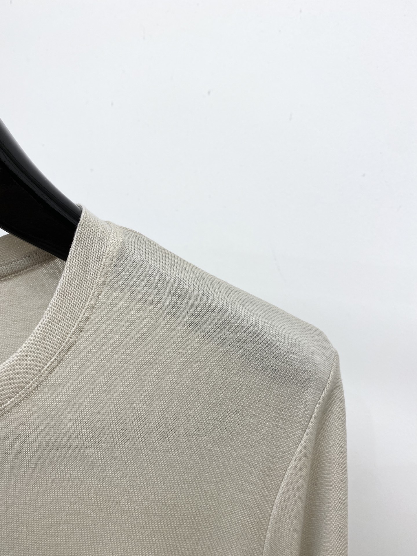 杰尼亚、2026新品短袖T恤，帅气时尚，后背刺绣织带图案logo，简约百搭款。面料棉 不仅挺括，保持潮流