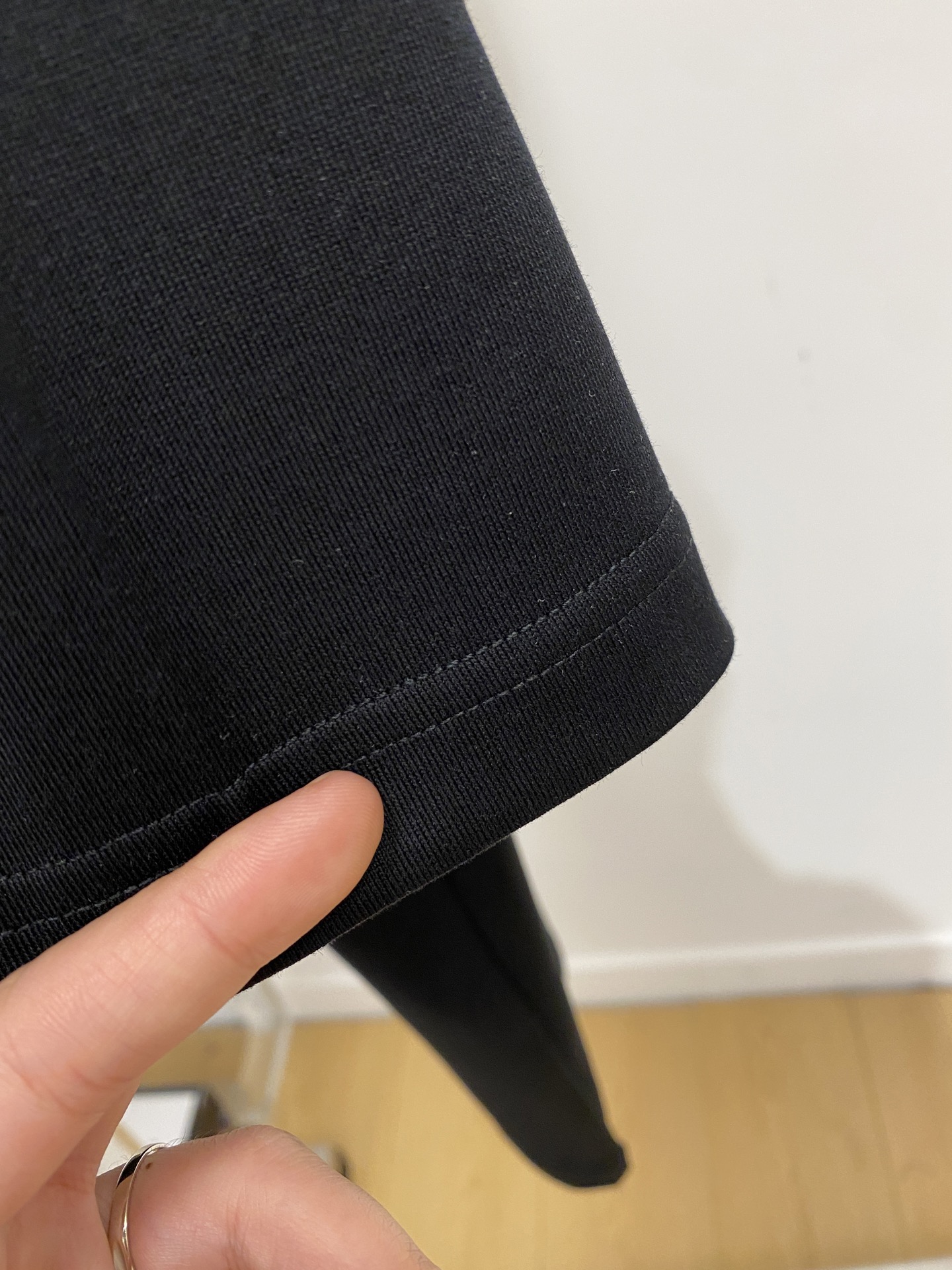 范思哲、2026新品短袖T恤，帅气时尚，胸前精致刺绣图案logo，简约百搭款。面料棉 不仅挺括，保持潮流