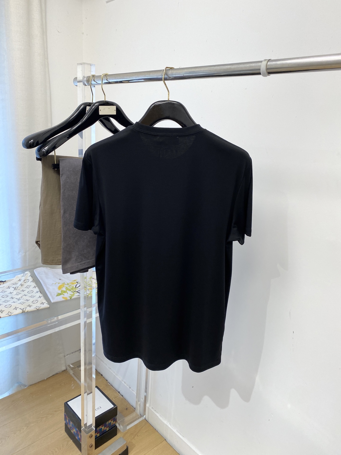 爱马仕、2026新品短袖T恤，帅气时尚，胸前顶级印花图案logo，简约百搭款。面料棉 不仅挺括，保持潮流