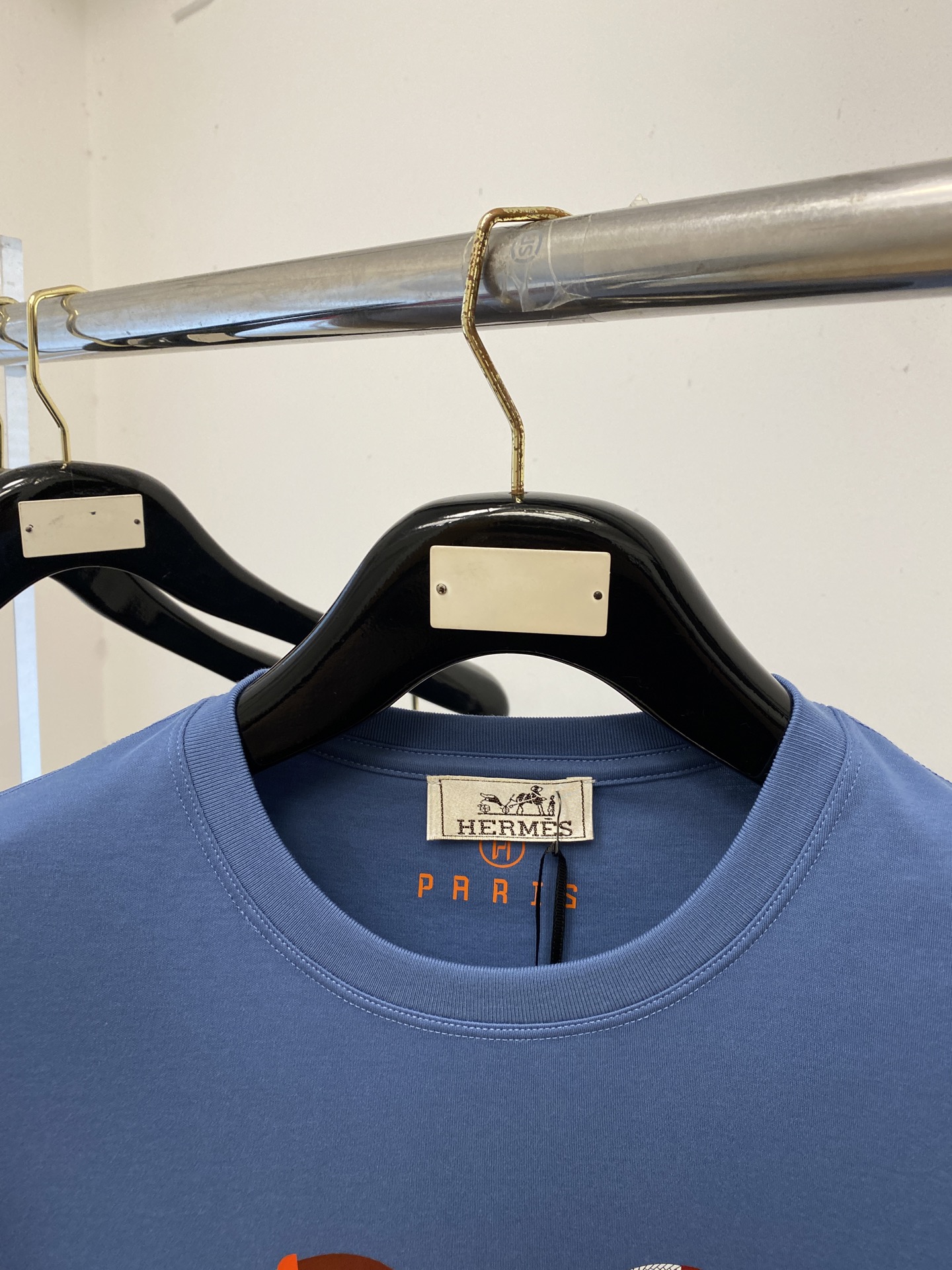 爱马仕、2026新品短袖T恤，帅气时尚，胸前顶级印花图案logo，简约百搭款。面料棉 不仅挺括，保持潮流