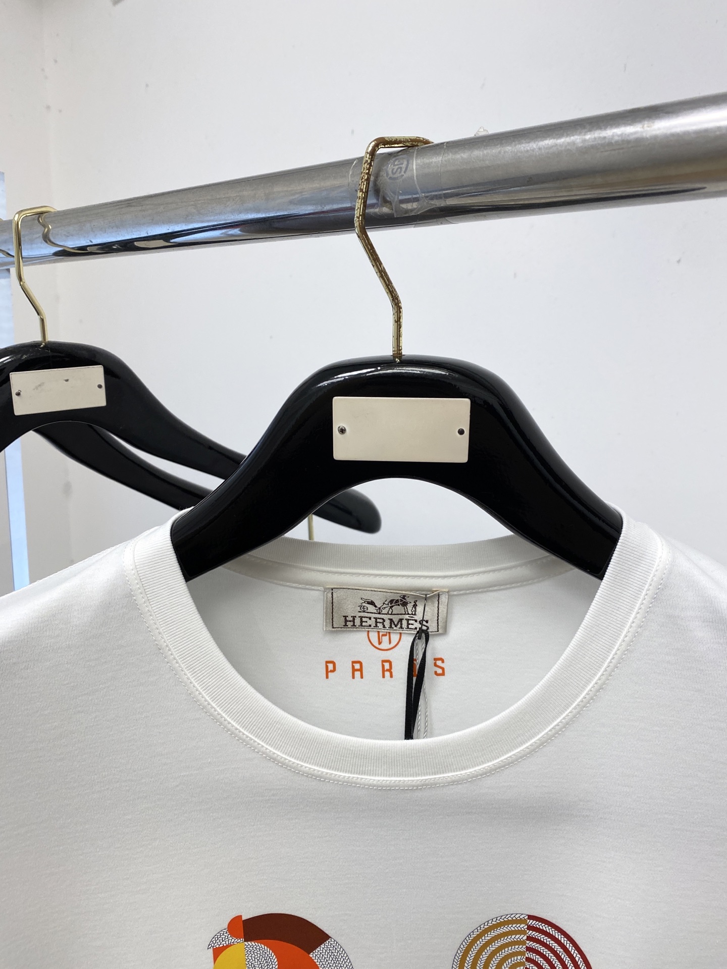 爱马仕、2026新品短袖T恤，帅气时尚，胸前顶级印花图案logo，简约百搭款。面料棉 不仅挺括，保持潮流