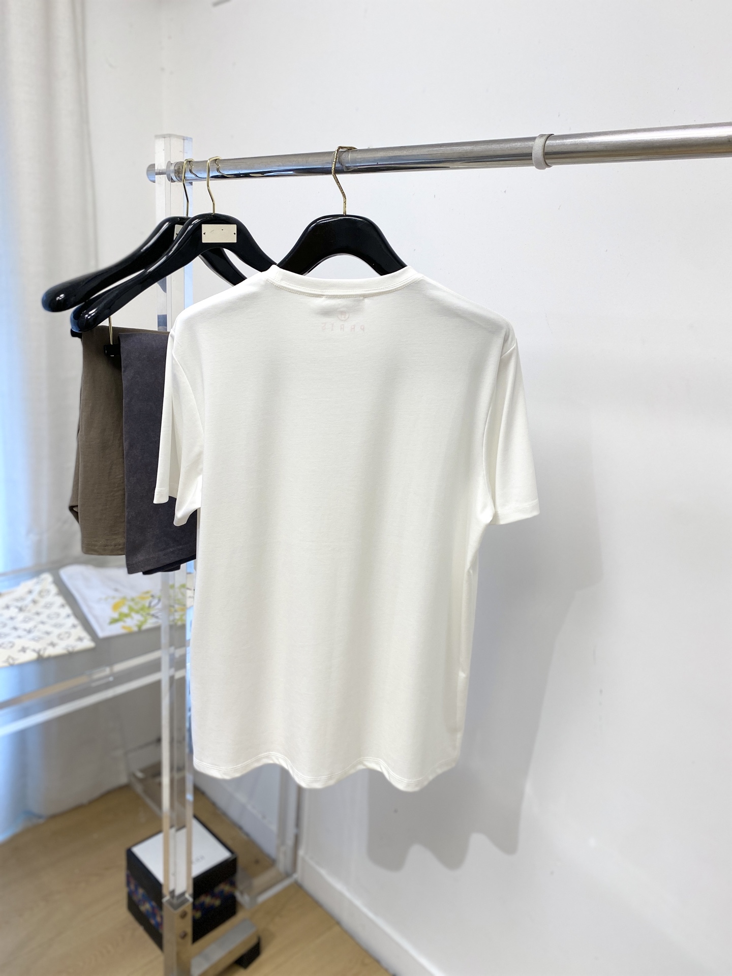 爱马仕、2026新品短袖T恤，帅气时尚，胸前顶级印花图案logo，简约百搭款。面料棉 不仅挺括，保持潮流