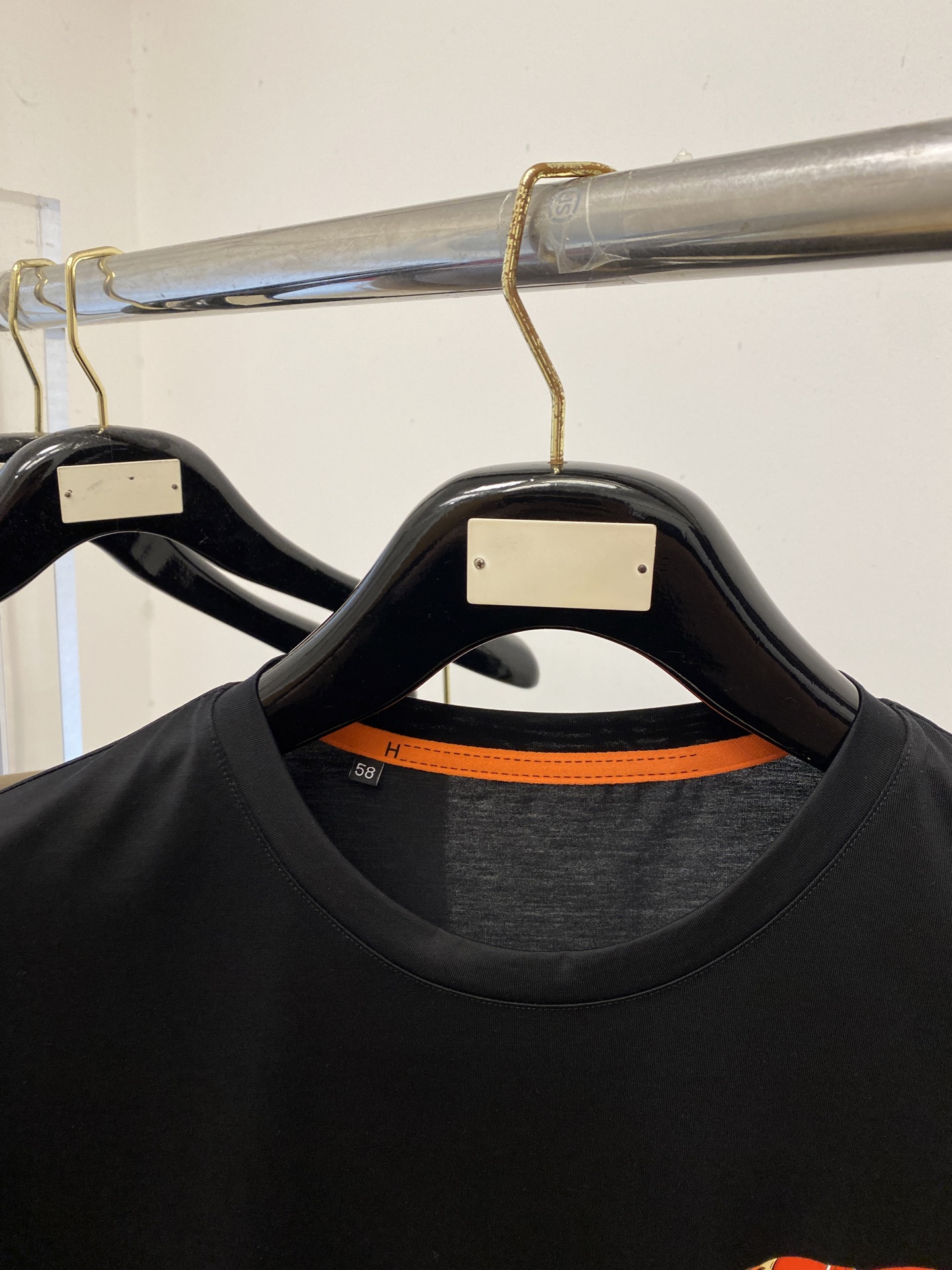 爱马仕、2026新品短袖T恤，帅气时尚，胸前顶级印花图案logo，简约百搭款。面料棉 不仅挺括，保持潮流