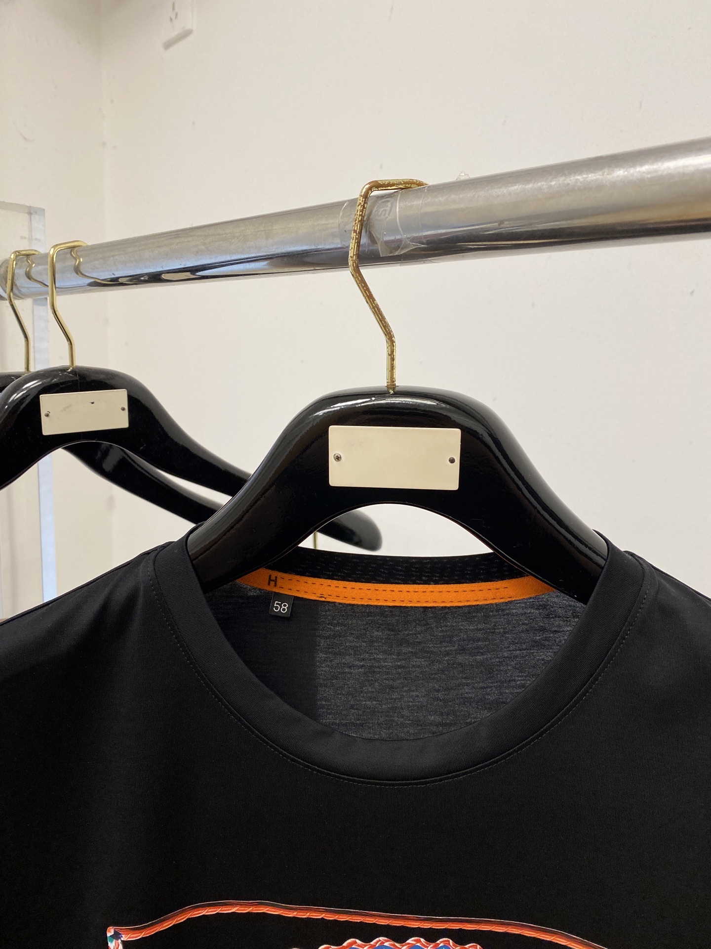 爱马仕、2026新品短袖T恤，帅气时尚，胸前顶级印花图案logo，简约百搭款。面料棉 不仅挺括，保持潮流