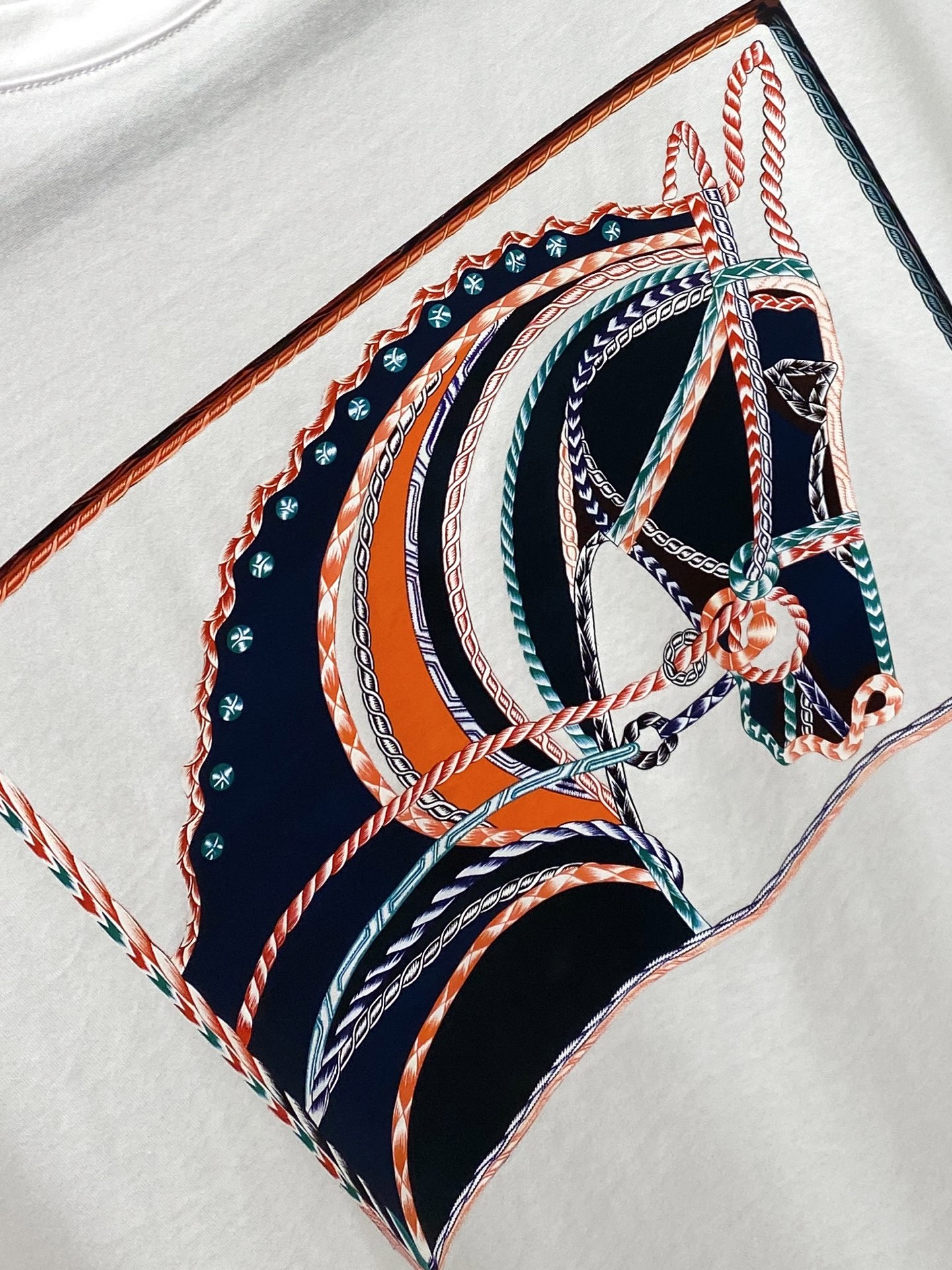 爱马仕、2026新品短袖T恤，帅气时尚，胸前顶级印花图案logo，简约百搭款。面料棉 不仅挺括，保持潮流