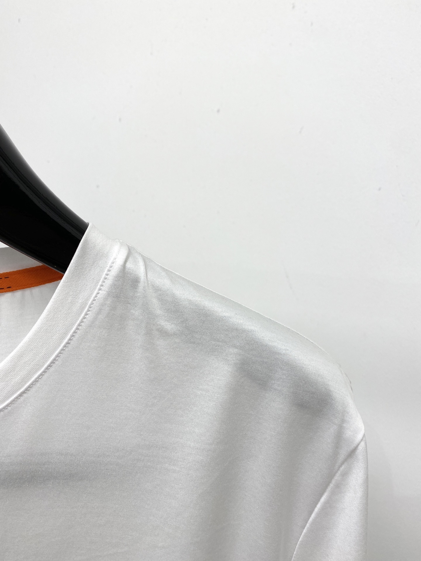 爱马仕、2026新品短袖T恤，帅气时尚，胸前顶级印花图案logo，简约百搭款。面料棉 不仅挺括，保持潮流