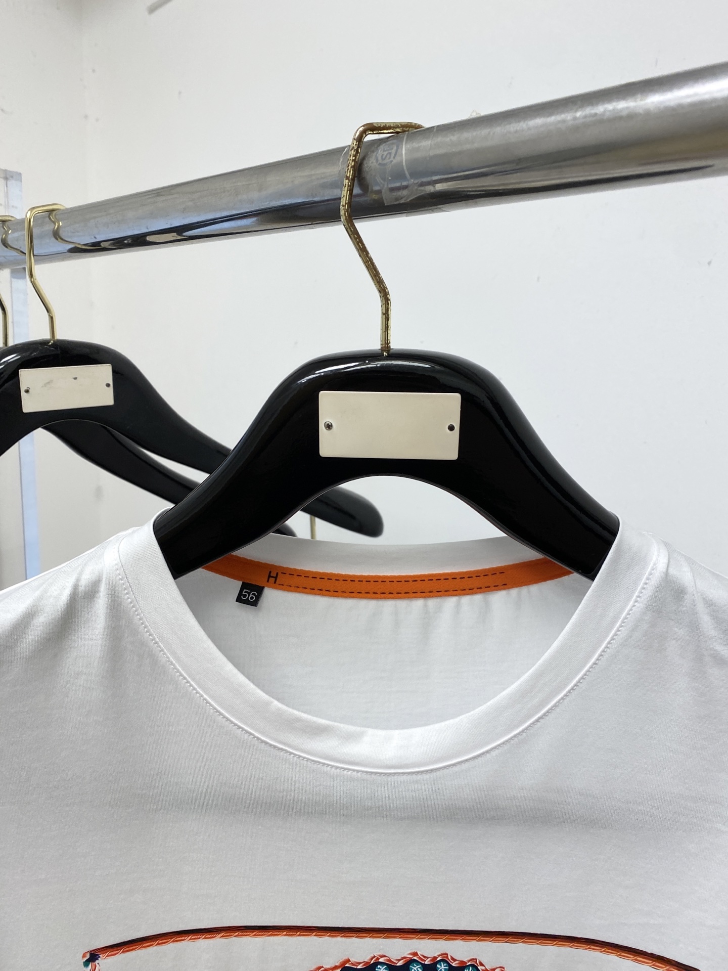 爱马仕、2026新品短袖T恤，帅气时尚，胸前顶级印花图案logo，简约百搭款。面料棉 不仅挺括，保持潮流