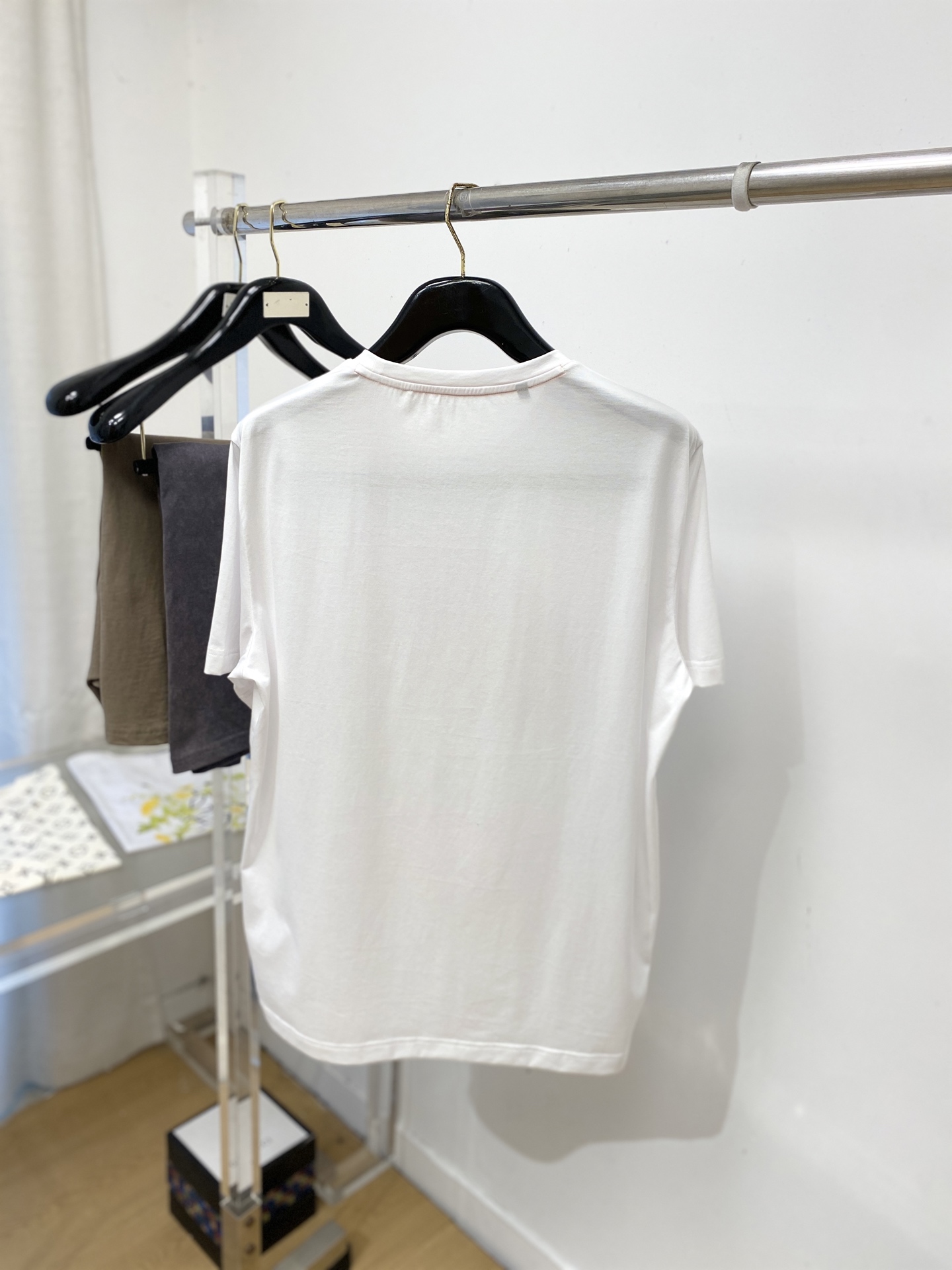 爱马仕、2026新品短袖T恤，帅气时尚，胸前顶级印花图案logo，简约百搭款。面料棉 不仅挺括，保持潮流