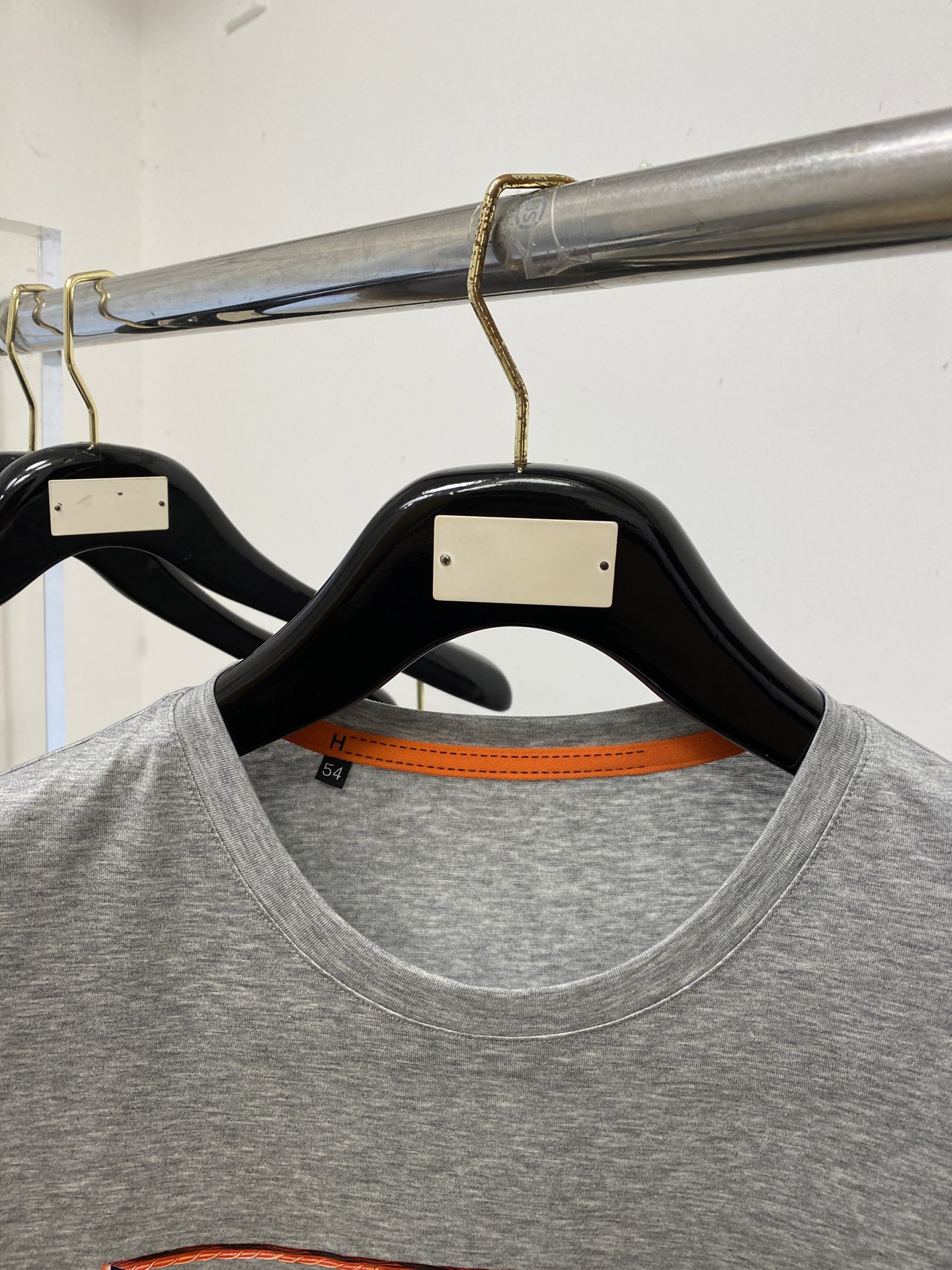 爱马仕、2026新品短袖T恤，帅气时尚，胸前顶级印花图案logo，简约百搭款。面料棉 不仅挺括，保持潮流