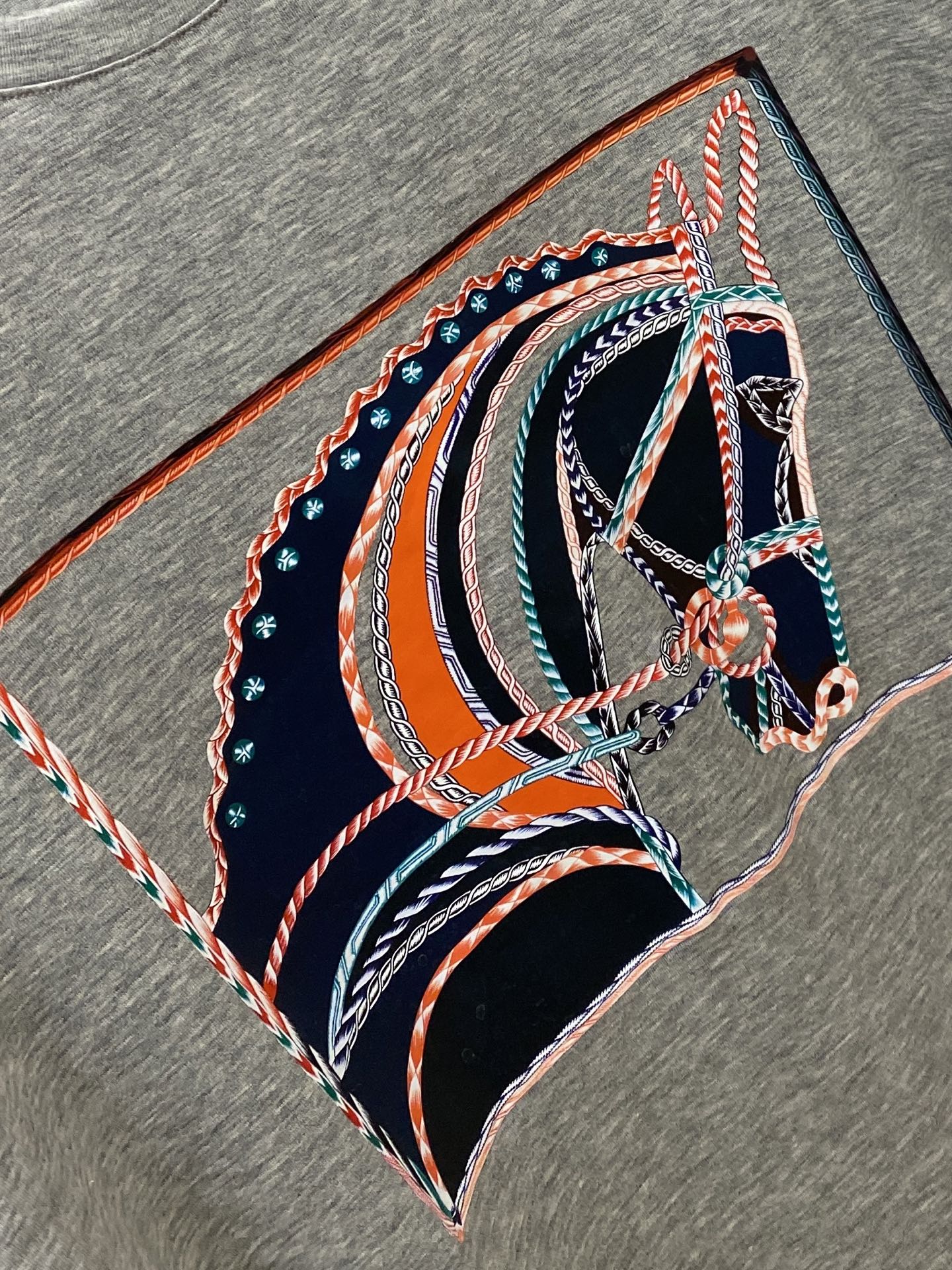 爱马仕、2026新品短袖T恤，帅气时尚，胸前顶级印花图案logo，简约百搭款。面料棉 不仅挺括，保持潮流