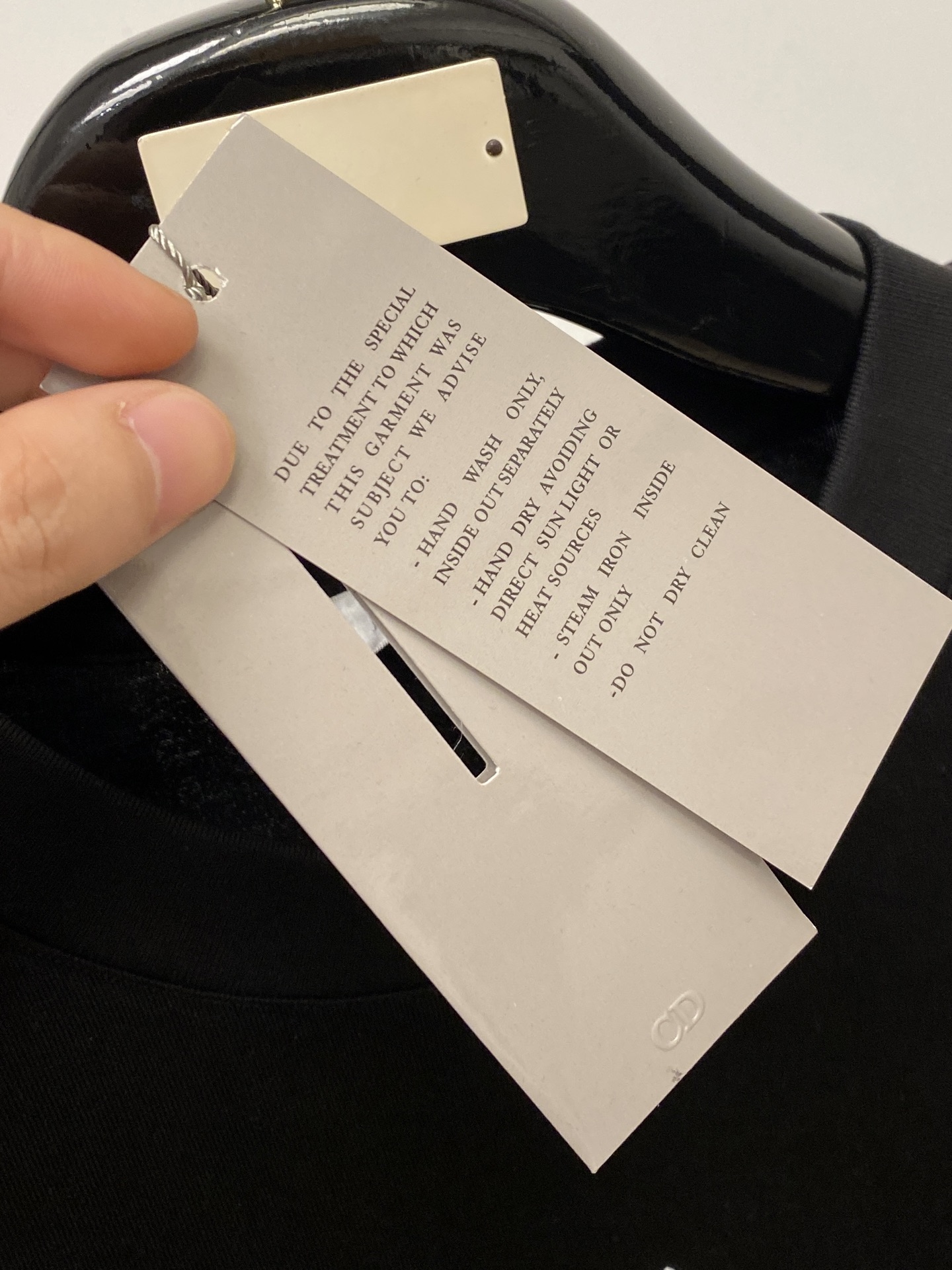 爱马仕、2026新品短袖T恤，帅气时尚，胸前顶级印胶字母图案logo，简约百搭款。面料棉 不仅挺括，保持