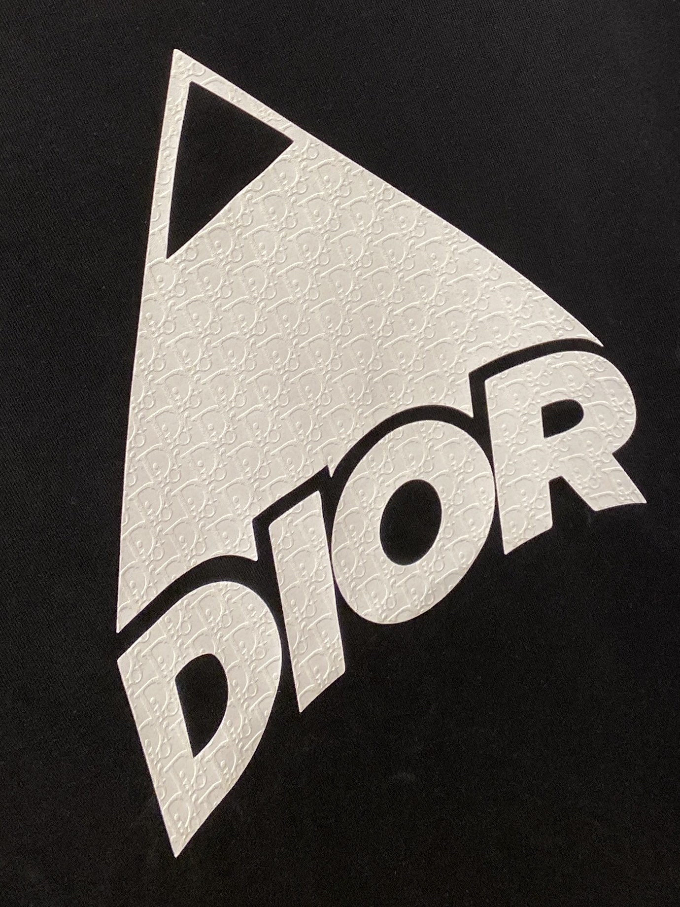 爱马仕、2026新品短袖T恤，帅气时尚，胸前顶级印胶字母图案logo，简约百搭款。面料棉 不仅挺括，保持