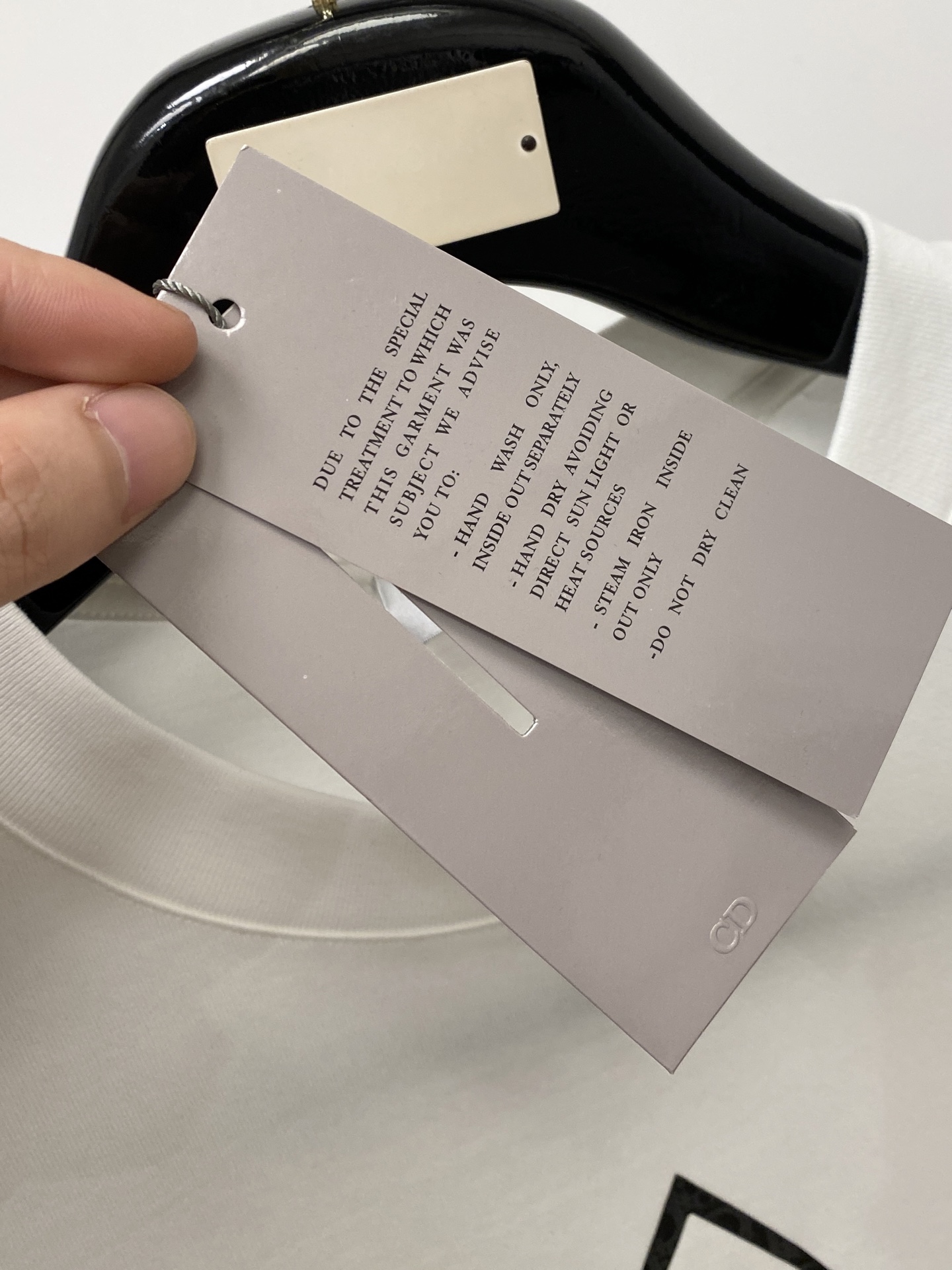 爱马仕、2026新品短袖T恤，帅气时尚，胸前顶级印胶字母图案logo，简约百搭款。面料棉 不仅挺括，保持