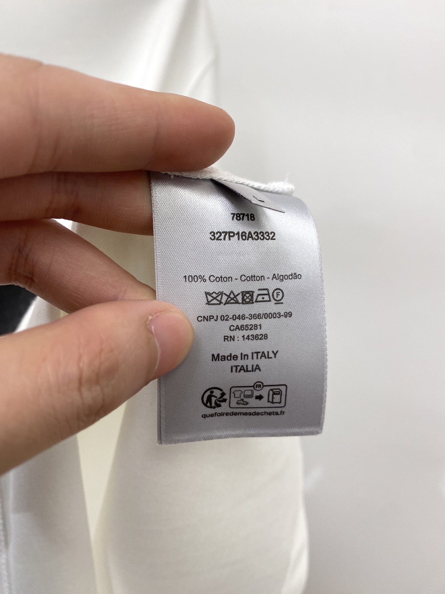 爱马仕、2026新品短袖T恤，帅气时尚，胸前顶级印胶字母图案logo，简约百搭款。面料棉 不仅挺括，保持