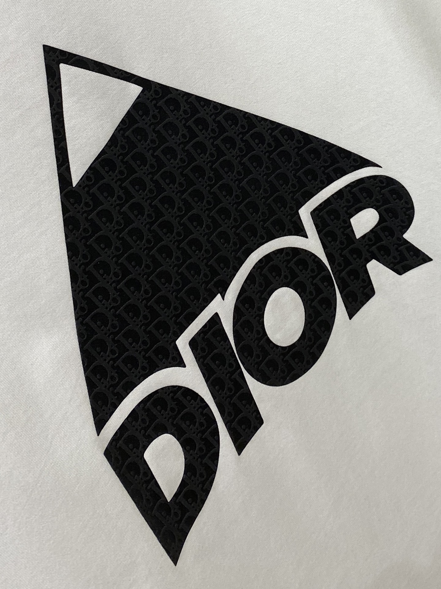 爱马仕、2026新品短袖T恤，帅气时尚，胸前顶级印胶字母图案logo，简约百搭款。面料棉 不仅挺括，保持