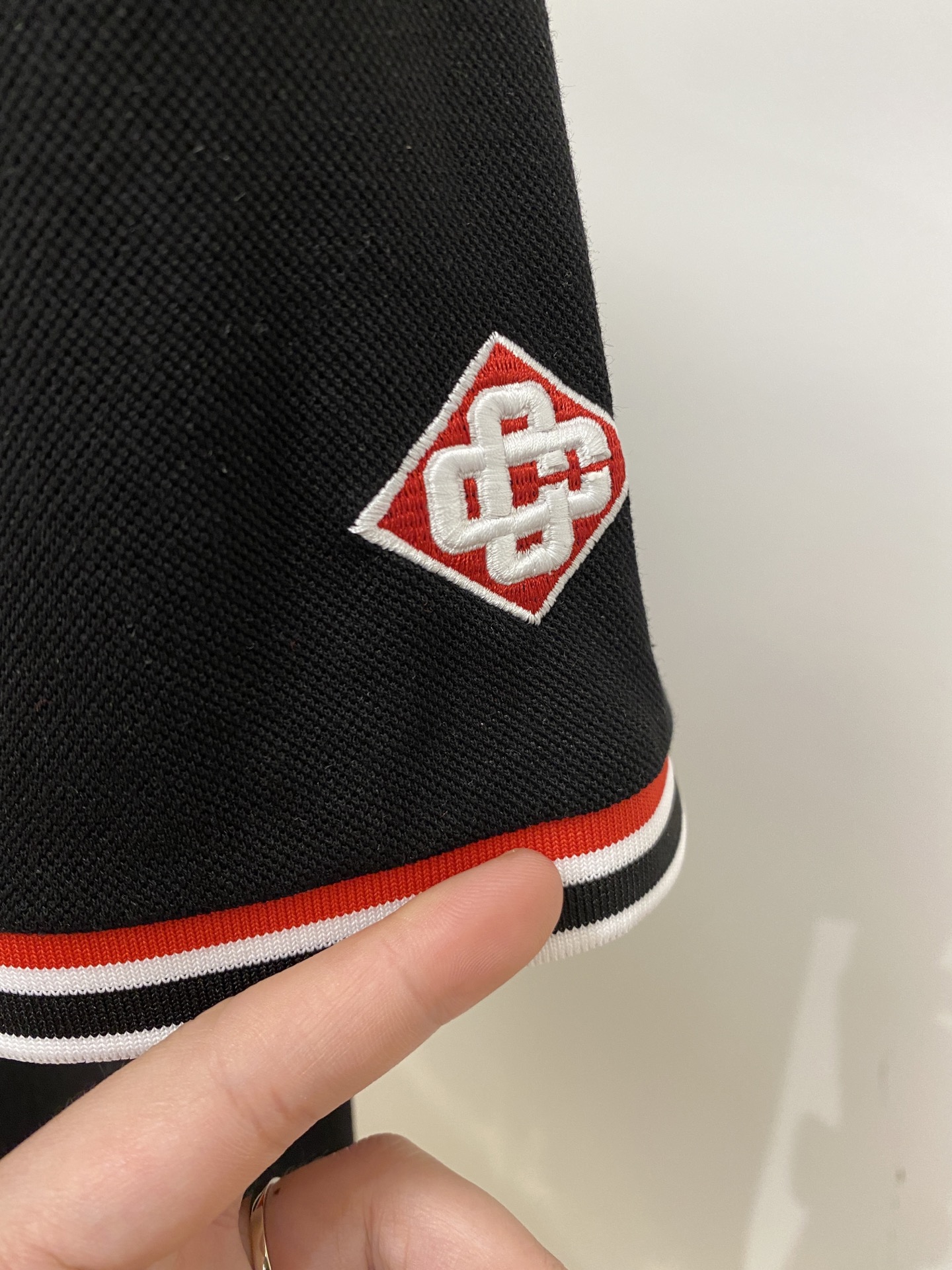 CASABLNCA 时尚潮牌、2026新品短袖T恤，帅气时尚，胸前精致刺绣字母logo，简约百搭款。面料