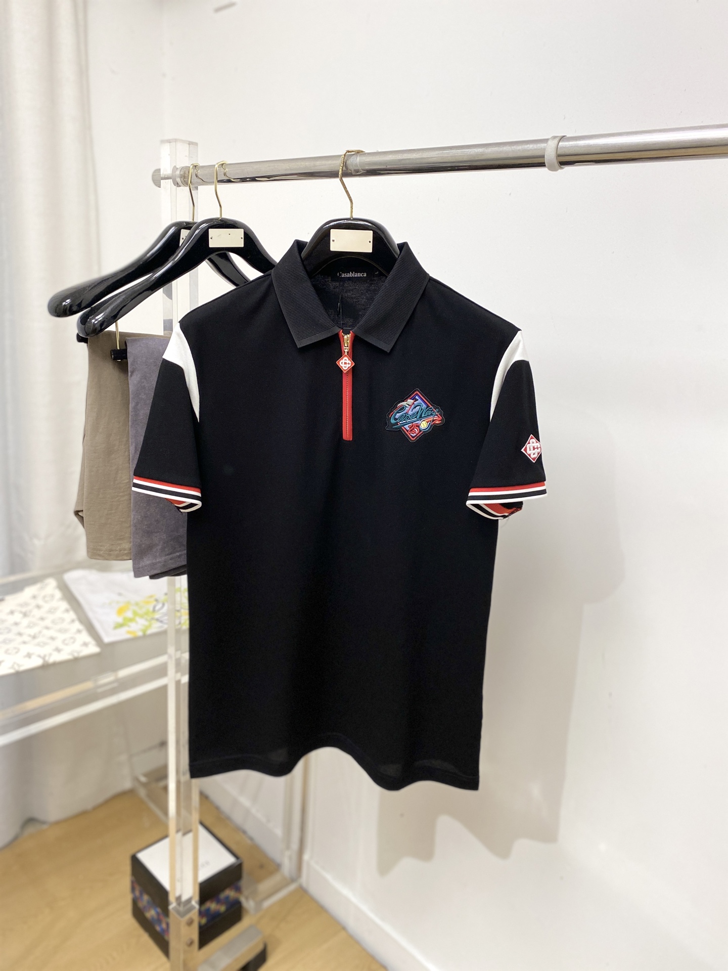 CASABLNCA 时尚潮牌、2026新品短袖T恤，帅气时尚，胸前精致刺绣字母logo，简约百搭款。面料