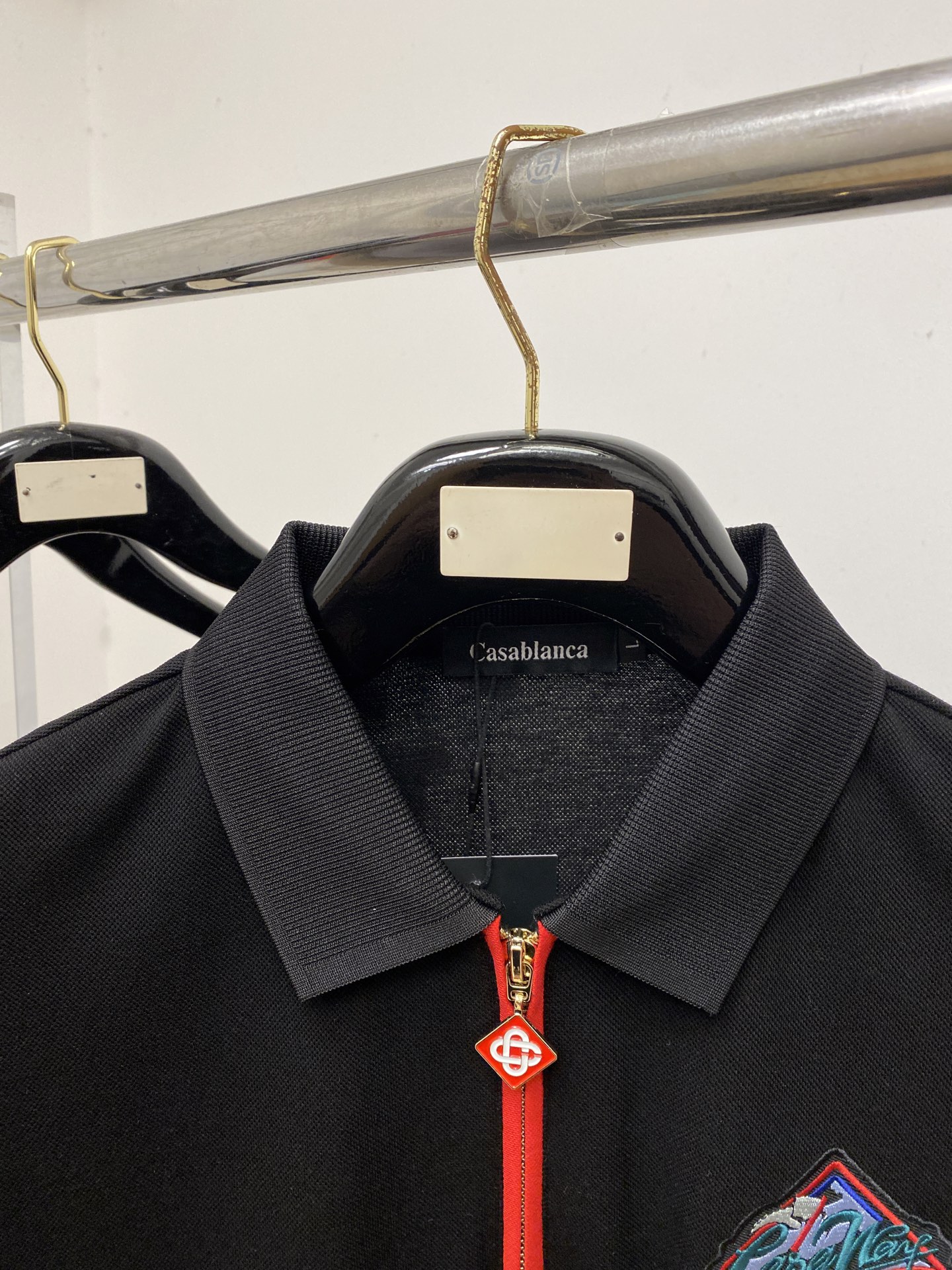 CASABLNCA 时尚潮牌、2026新品短袖T恤，帅气时尚，胸前精致刺绣字母logo，简约百搭款。面料