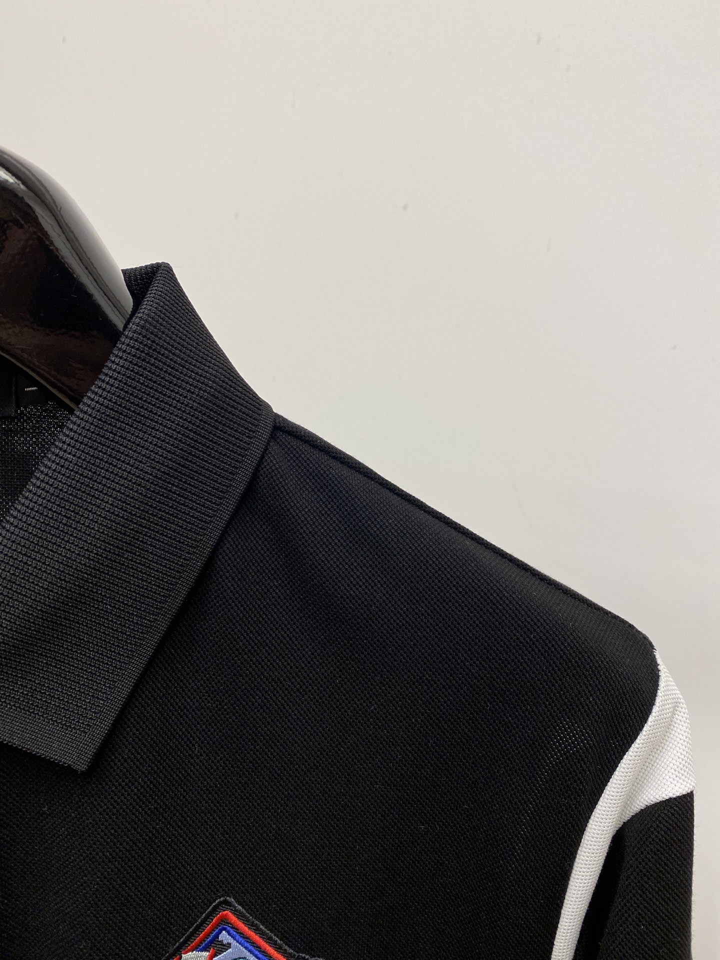 CASABLNCA 时尚潮牌、2026新品短袖T恤，帅气时尚，胸前精致刺绣字母logo，简约百搭款。面料