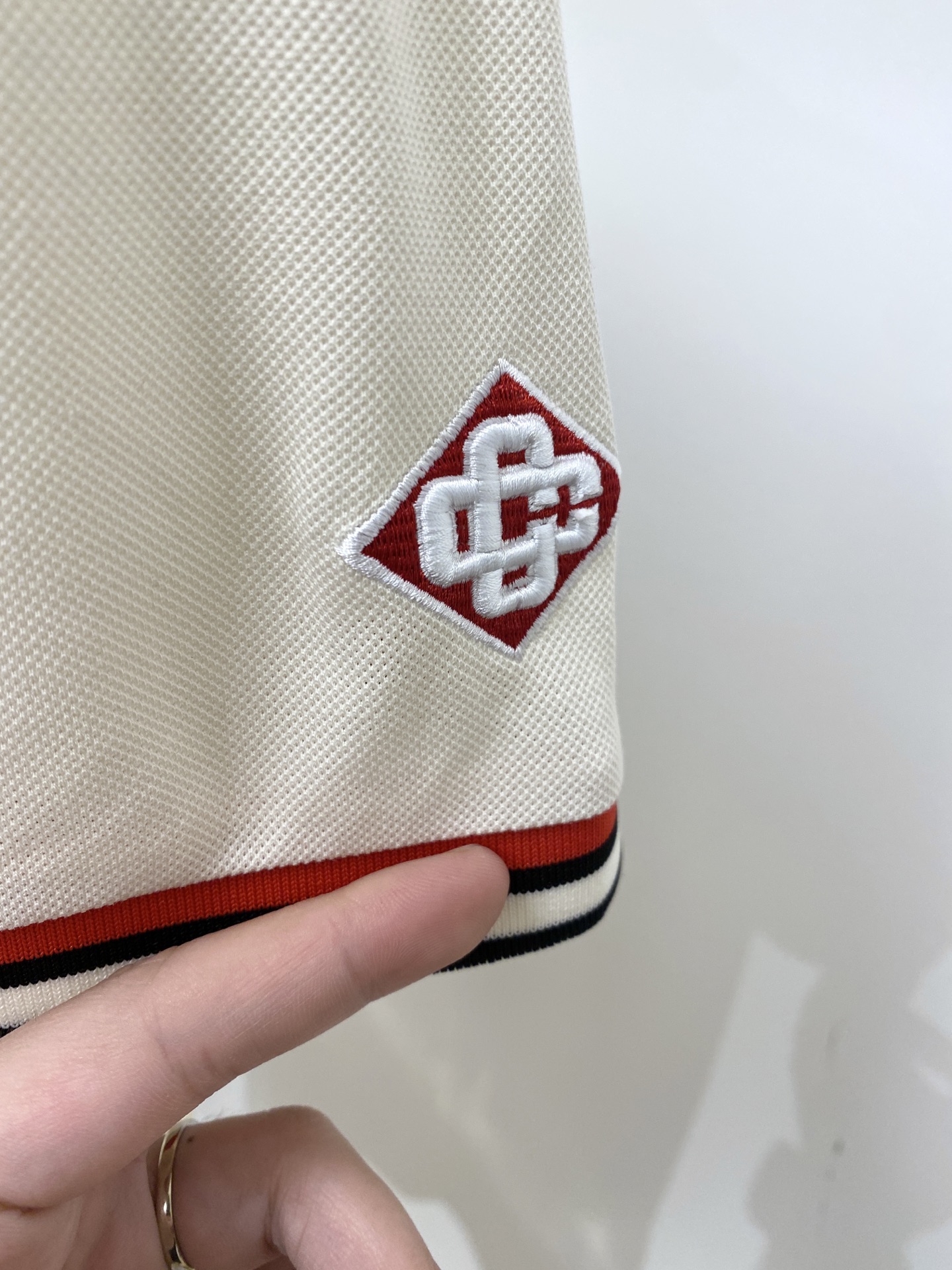 CASABLNCA 时尚潮牌、2026新品短袖T恤，帅气时尚，胸前精致刺绣字母logo，简约百搭款。面料