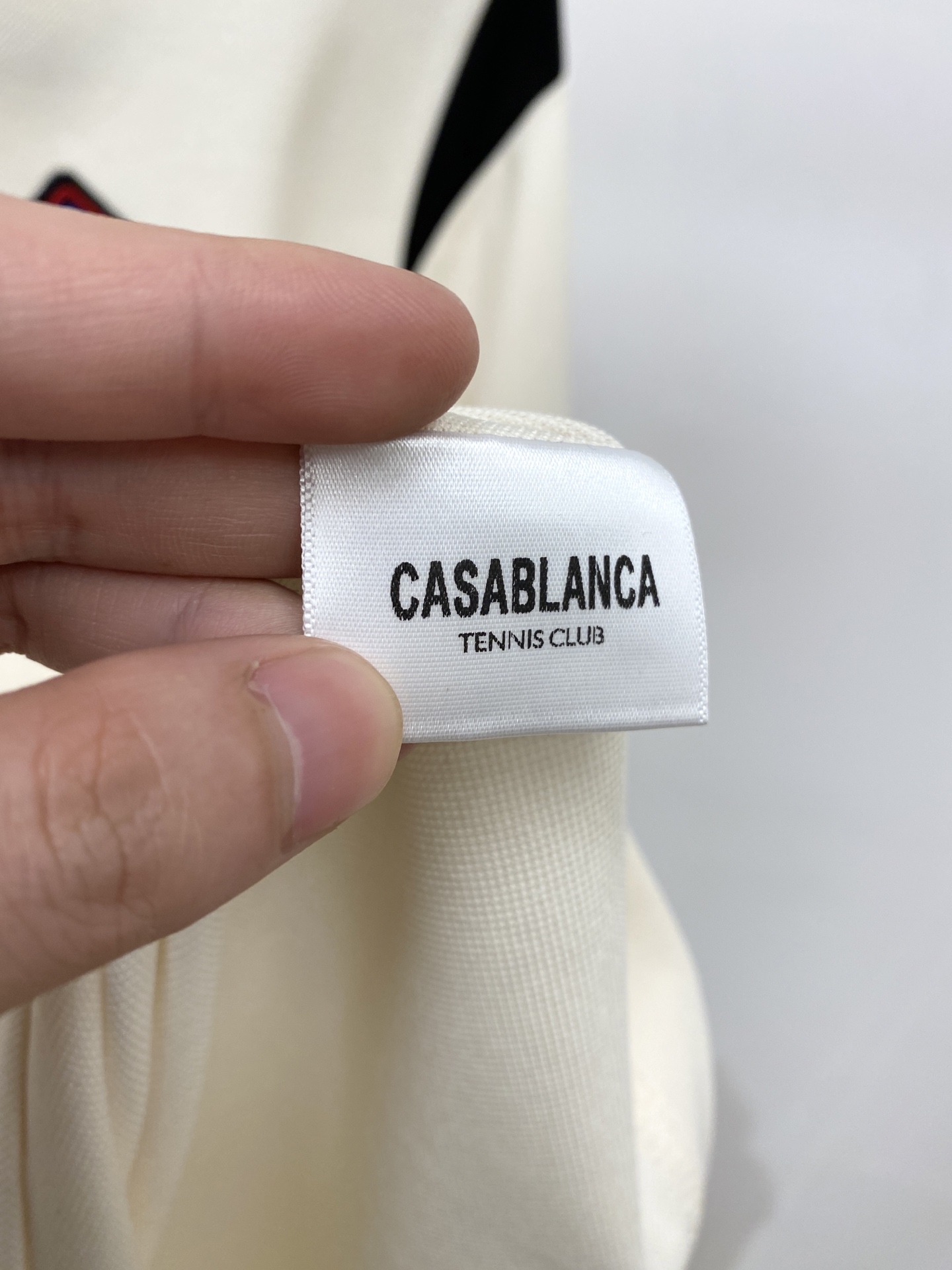 CASABLNCA 时尚潮牌、2026新品短袖T恤，帅气时尚，胸前精致刺绣字母logo，简约百搭款。面料
