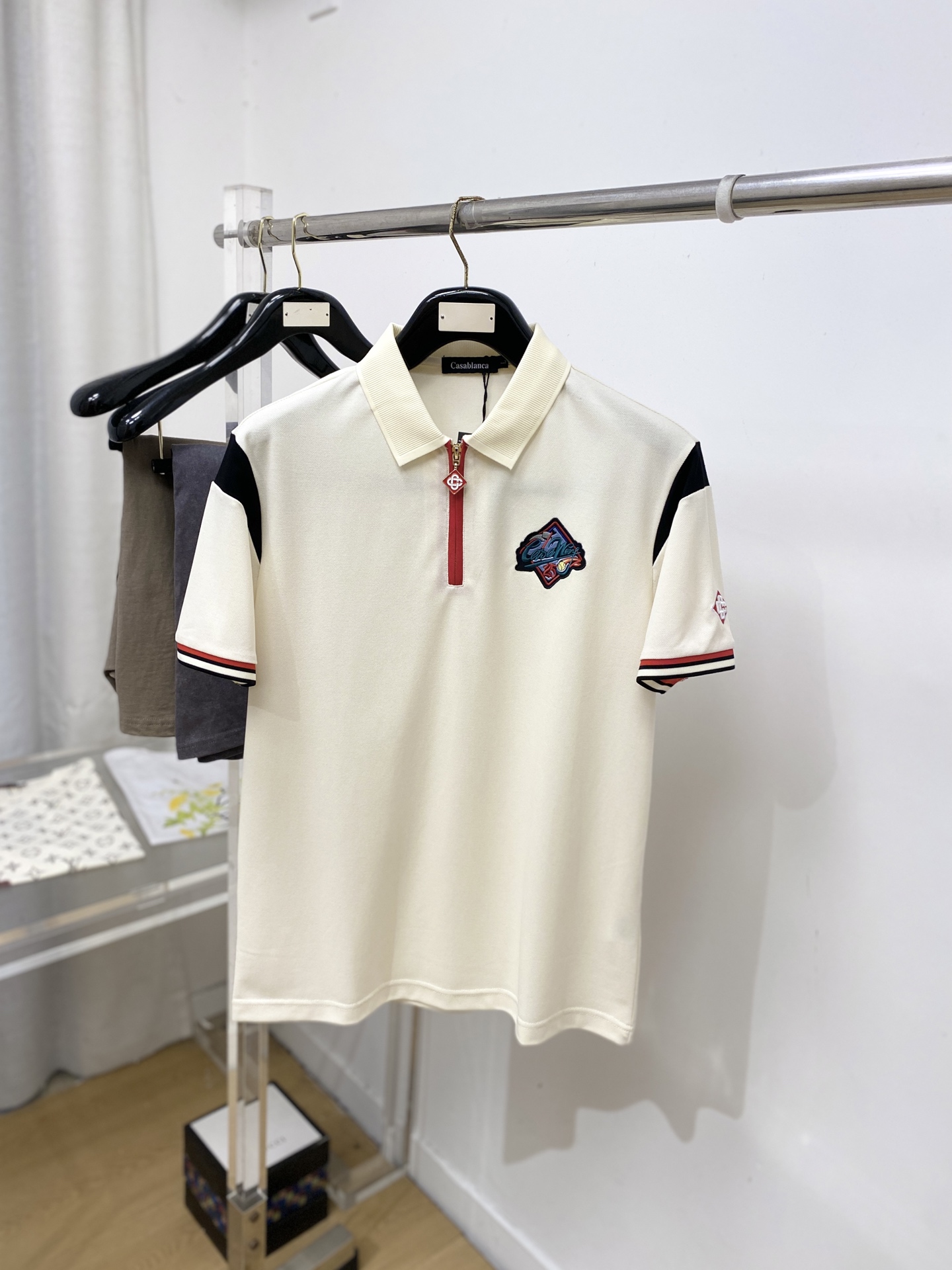 CASABLNCA 时尚潮牌、2026新品短袖T恤，帅气时尚，胸前精致刺绣字母logo，简约百搭款。面料