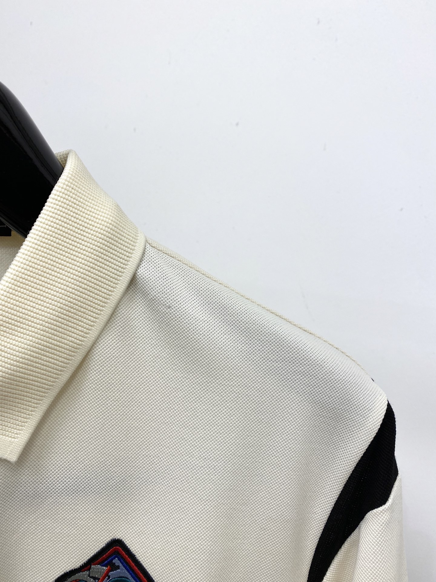 CASABLNCA 时尚潮牌、2026新品短袖T恤，帅气时尚，胸前精致刺绣字母logo，简约百搭款。面料