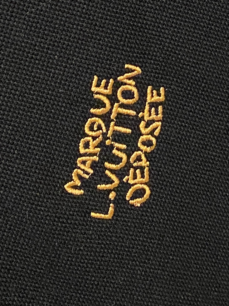 路易威登、2026新品短袖T恤，帅气时尚，胸前精致刺绣字母logo，简约百搭款。面料棉 不仅挺括，保持潮