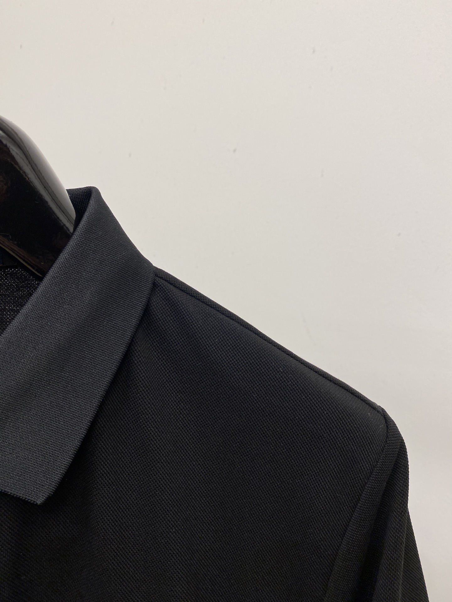 路易威登、2026新品短袖T恤，帅气时尚，胸前精致刺绣图案logo，简约百搭款。面料棉 不仅挺括，保持潮