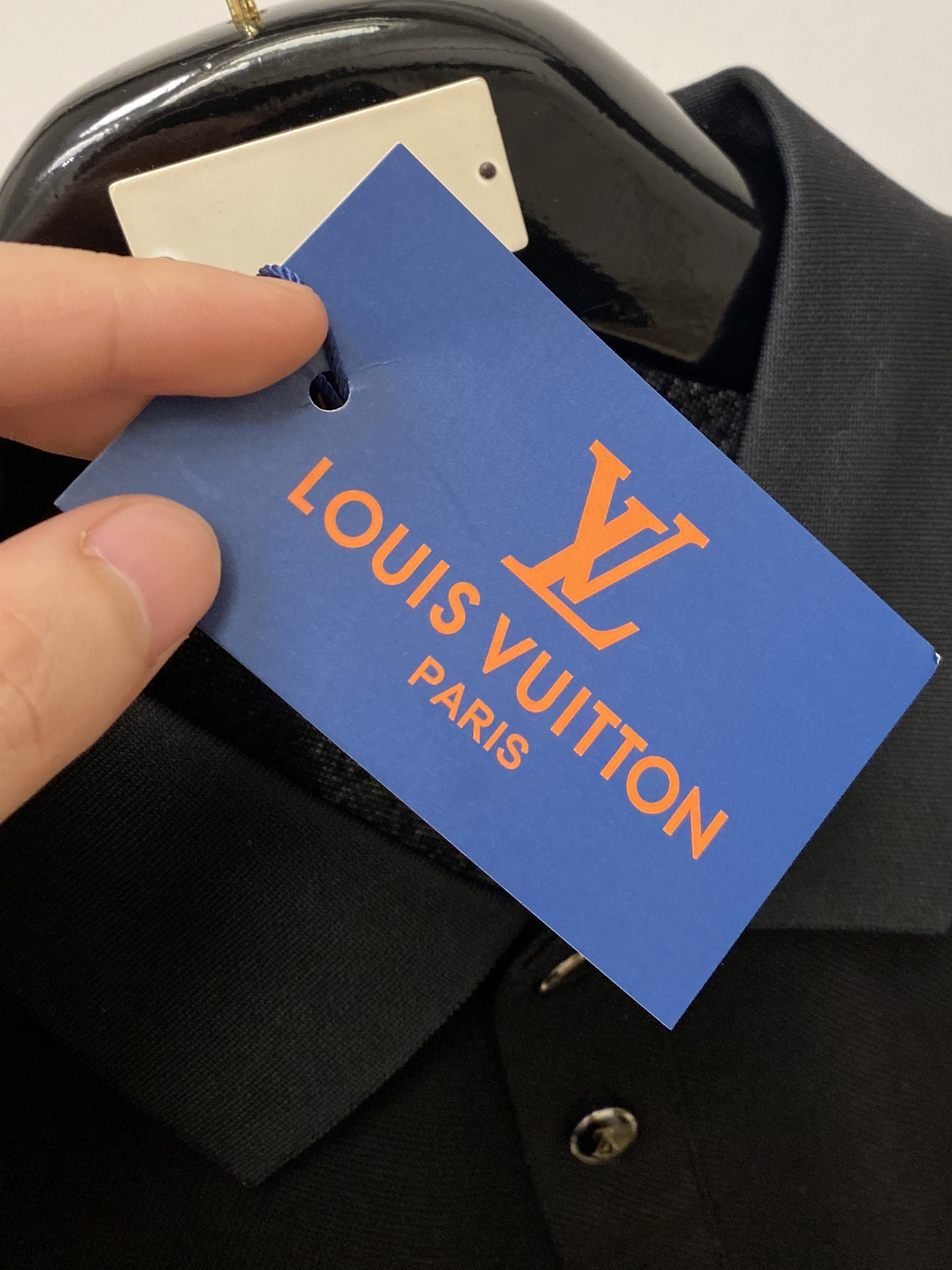 路易威登、2026新品短袖T恤，帅气时尚，胸前精致刺绣图案logo，简约百搭款。面料棉 不仅挺括，保持潮