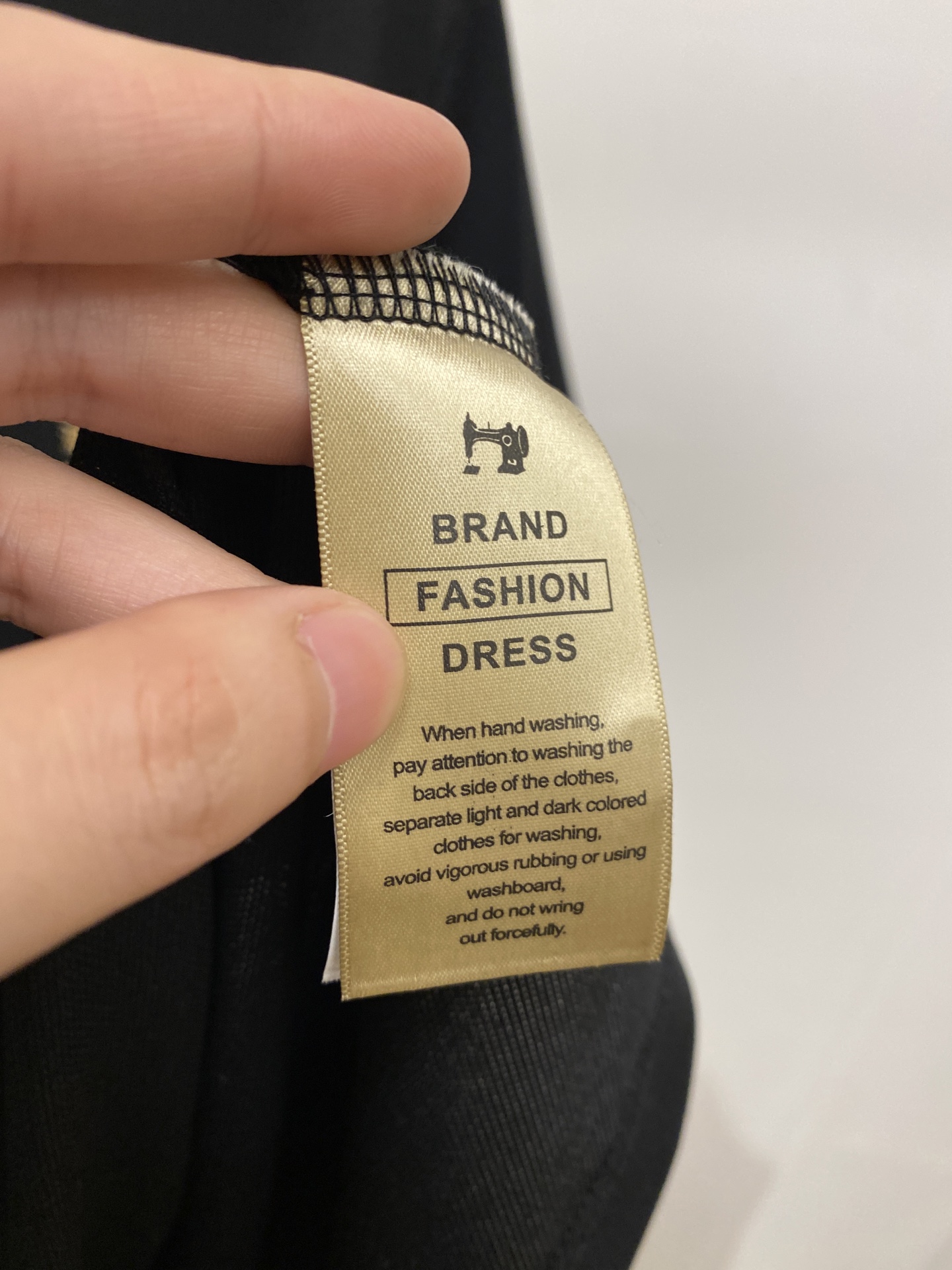 巴宝莉、2026新品短袖T恤，帅气时尚，胸前精致刺绣图案logo，简约百搭款。面料棉 不仅挺括，保持潮流