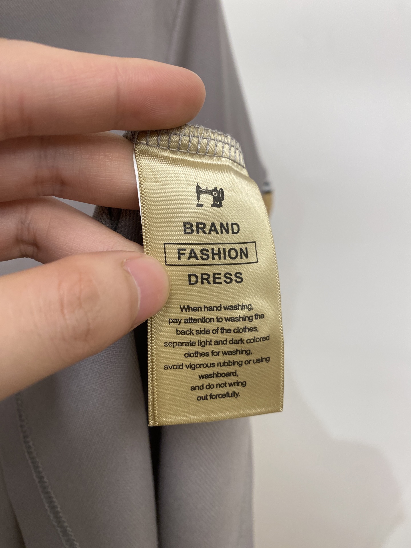 巴宝莉、2026新品短袖T恤，帅气时尚，胸前精致刺绣图案logo，简约百搭款。面料棉 不仅挺括，保持潮流