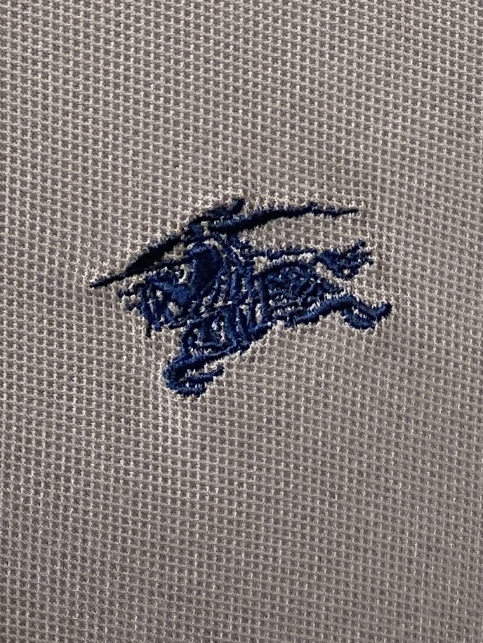 巴宝莉、2026新品短袖T恤，帅气时尚，胸前精致刺绣图案logo，简约百搭款。面料棉 不仅挺括，保持潮流