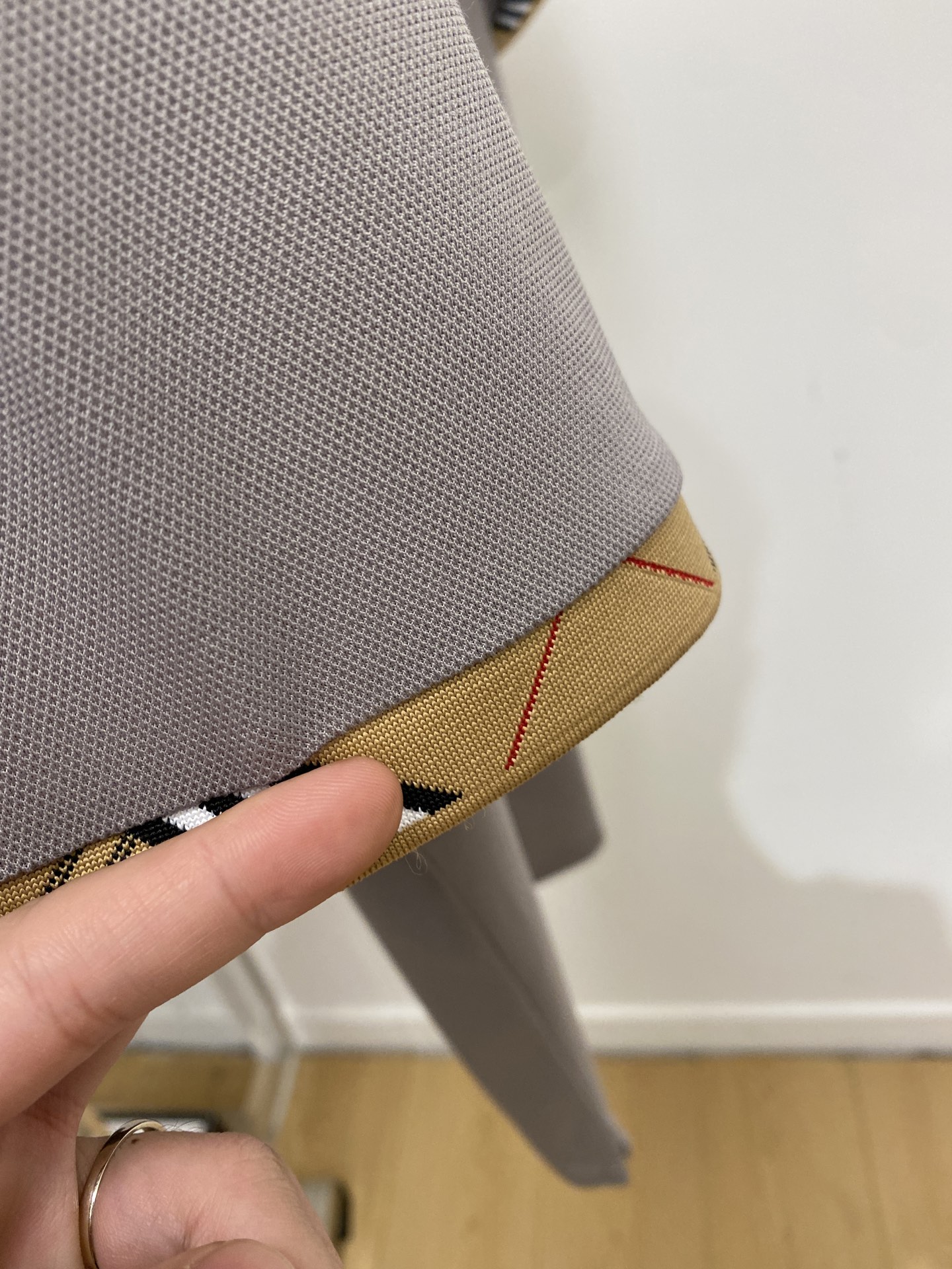 巴宝莉、2026新品短袖T恤，帅气时尚，胸前精致刺绣图案logo，简约百搭款。面料棉 不仅挺括，保持潮流