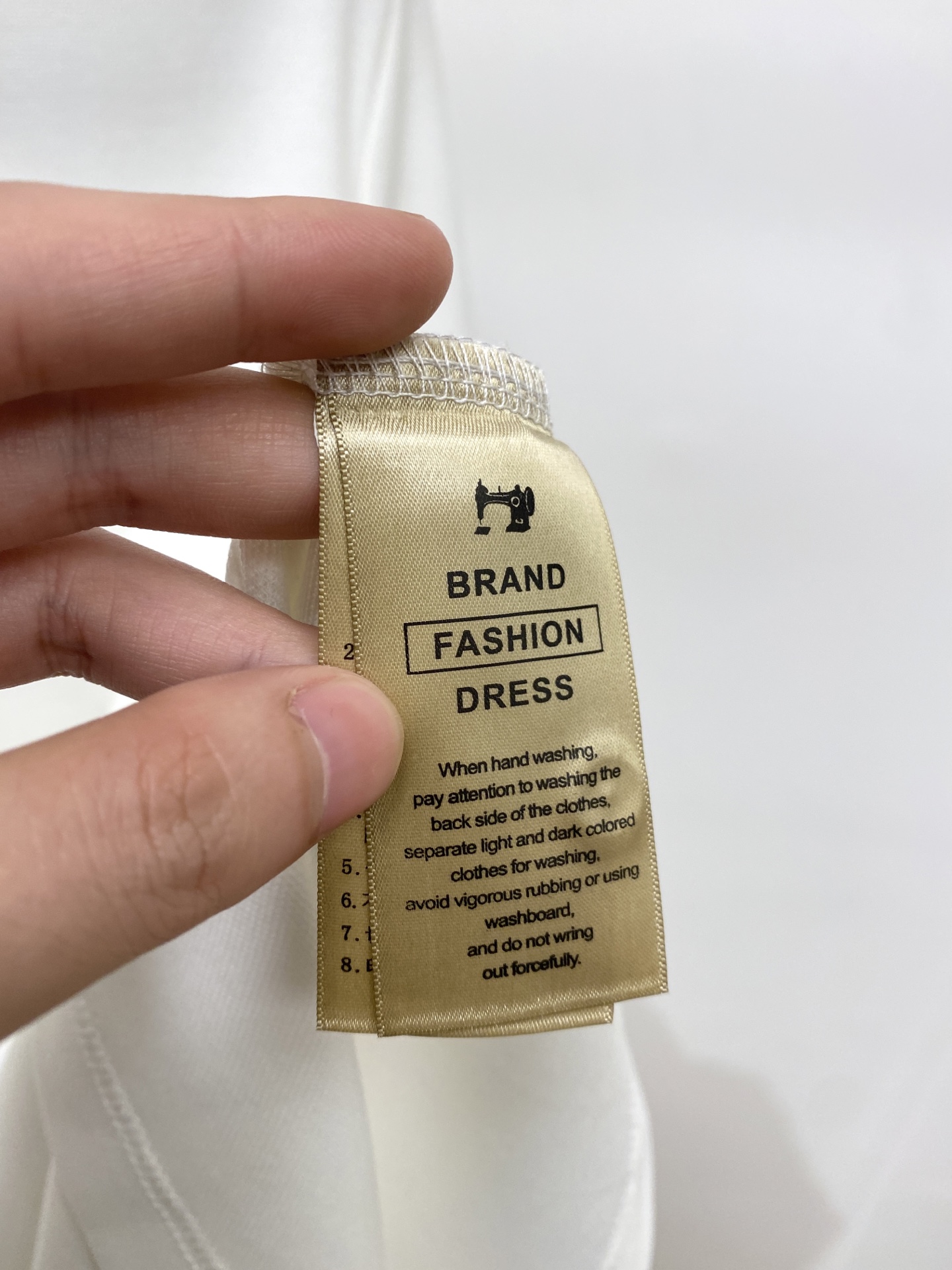 巴宝莉、2026新品短袖T恤，帅气时尚，胸前精致刺绣图案logo，简约百搭款。面料棉 不仅挺括，保持潮流