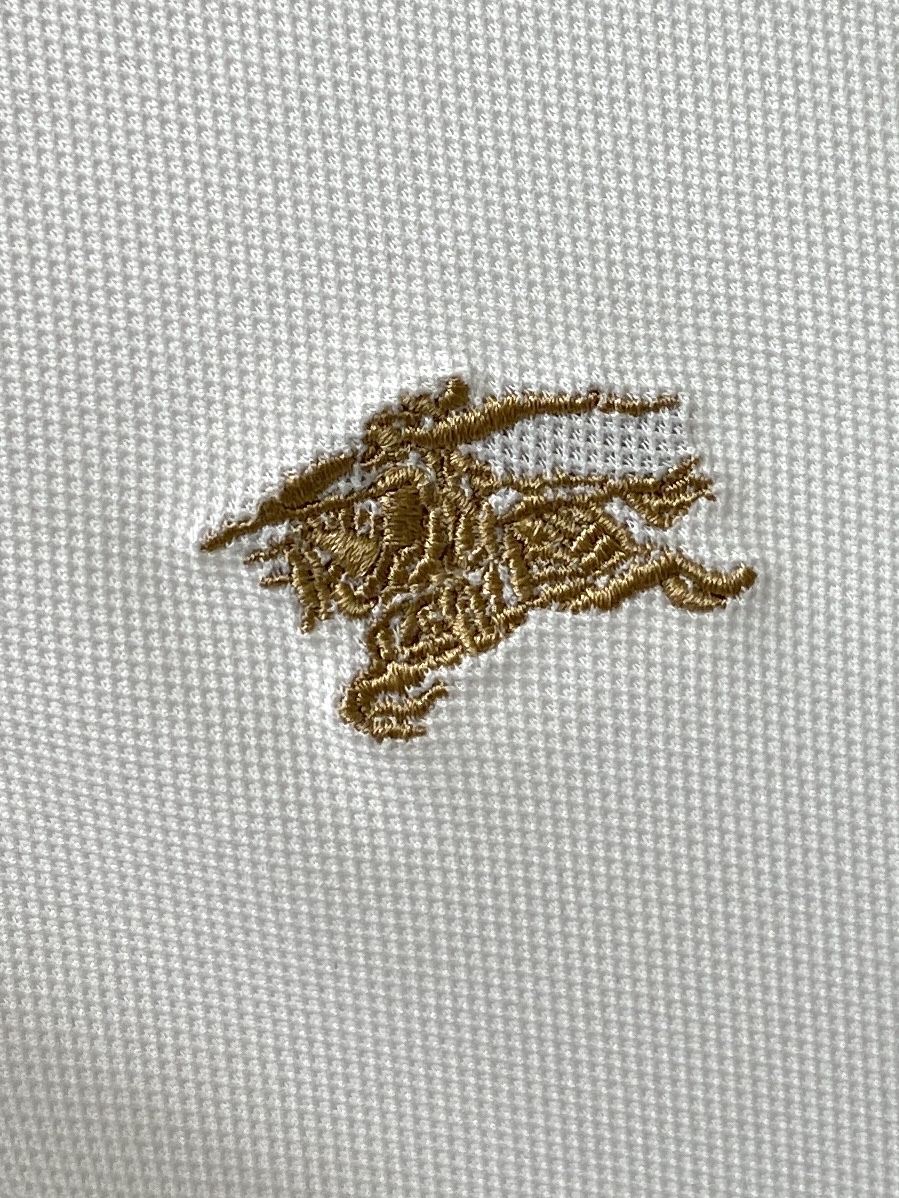 巴宝莉、2026新品短袖T恤，帅气时尚，胸前精致刺绣图案logo，简约百搭款。面料棉 不仅挺括，保持潮流