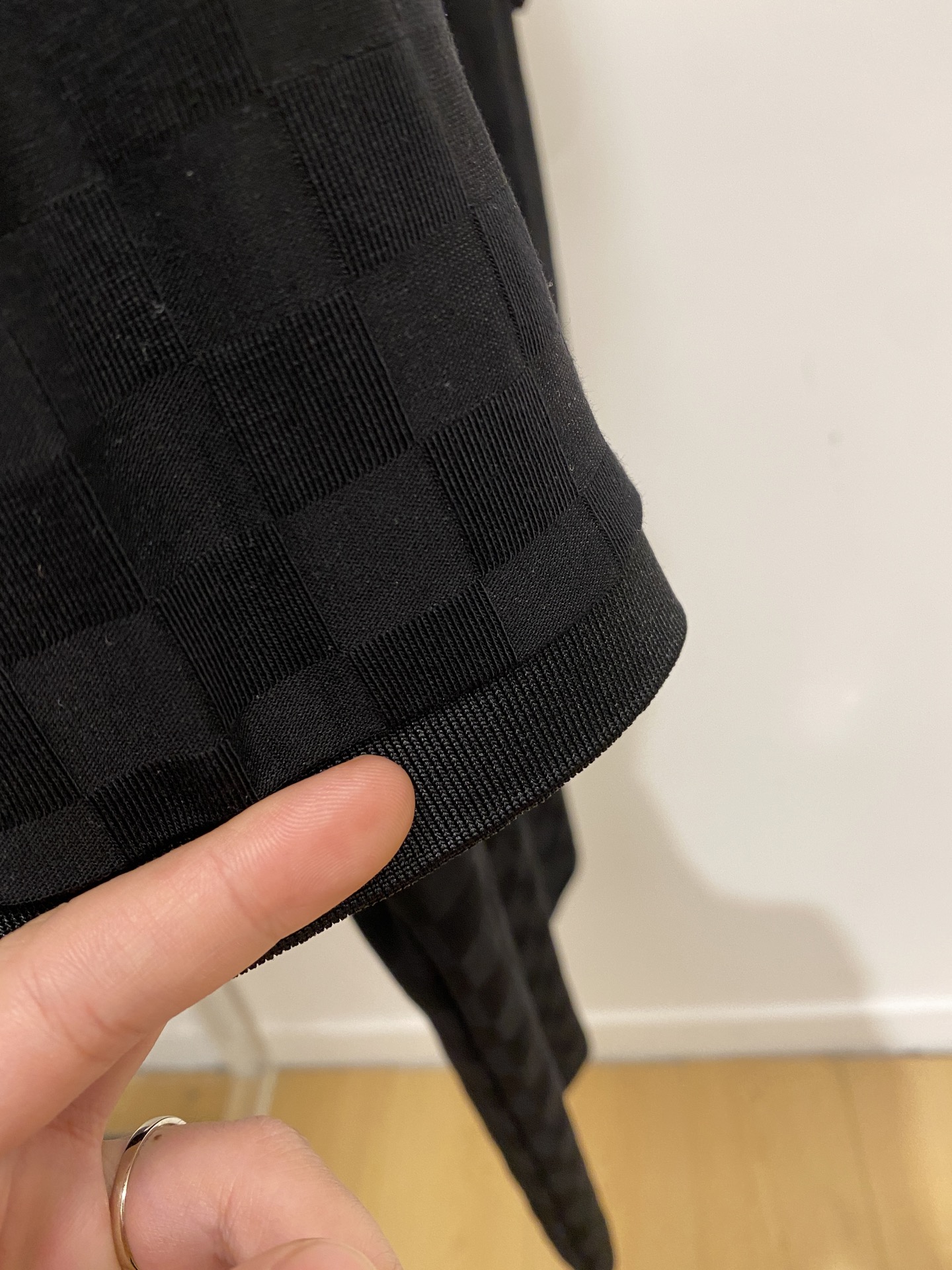 路易威登、2026新品短袖T恤，帅气时尚，胸前五金装饰字母logo，简约百搭款。面料棉 不仅挺括，保持潮