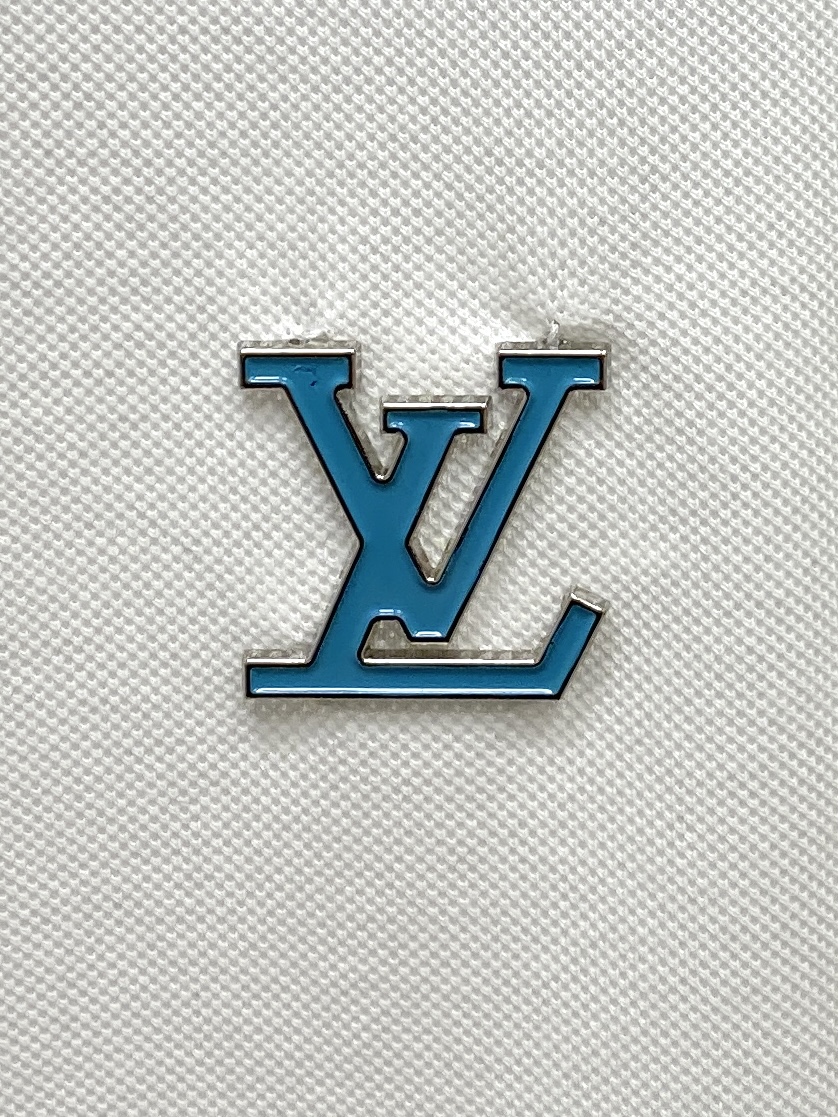 路易威登、2026新品短袖T恤，帅气时尚，胸前五金装饰字母logo，简约百搭款。面料棉 不仅挺括，保持潮