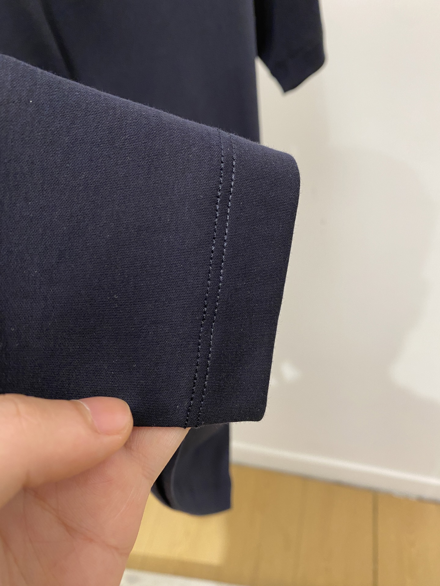 loro Piana、2026新品短袖T恤，帅气时尚，胸前精致刺绣字母图案logo，简约百搭款。面料棉 