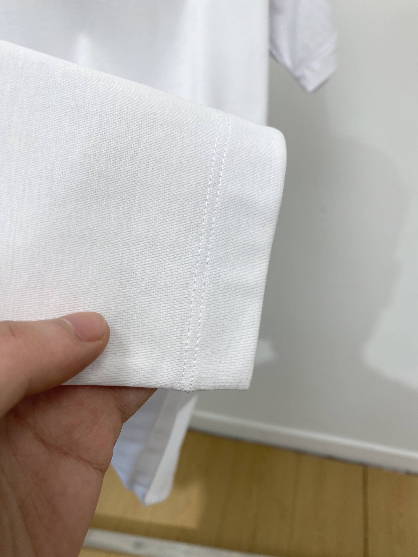 loro Piana、2026新品短袖T恤，帅气时尚，胸前精致刺绣字母图案logo，简约百搭款。面料棉 