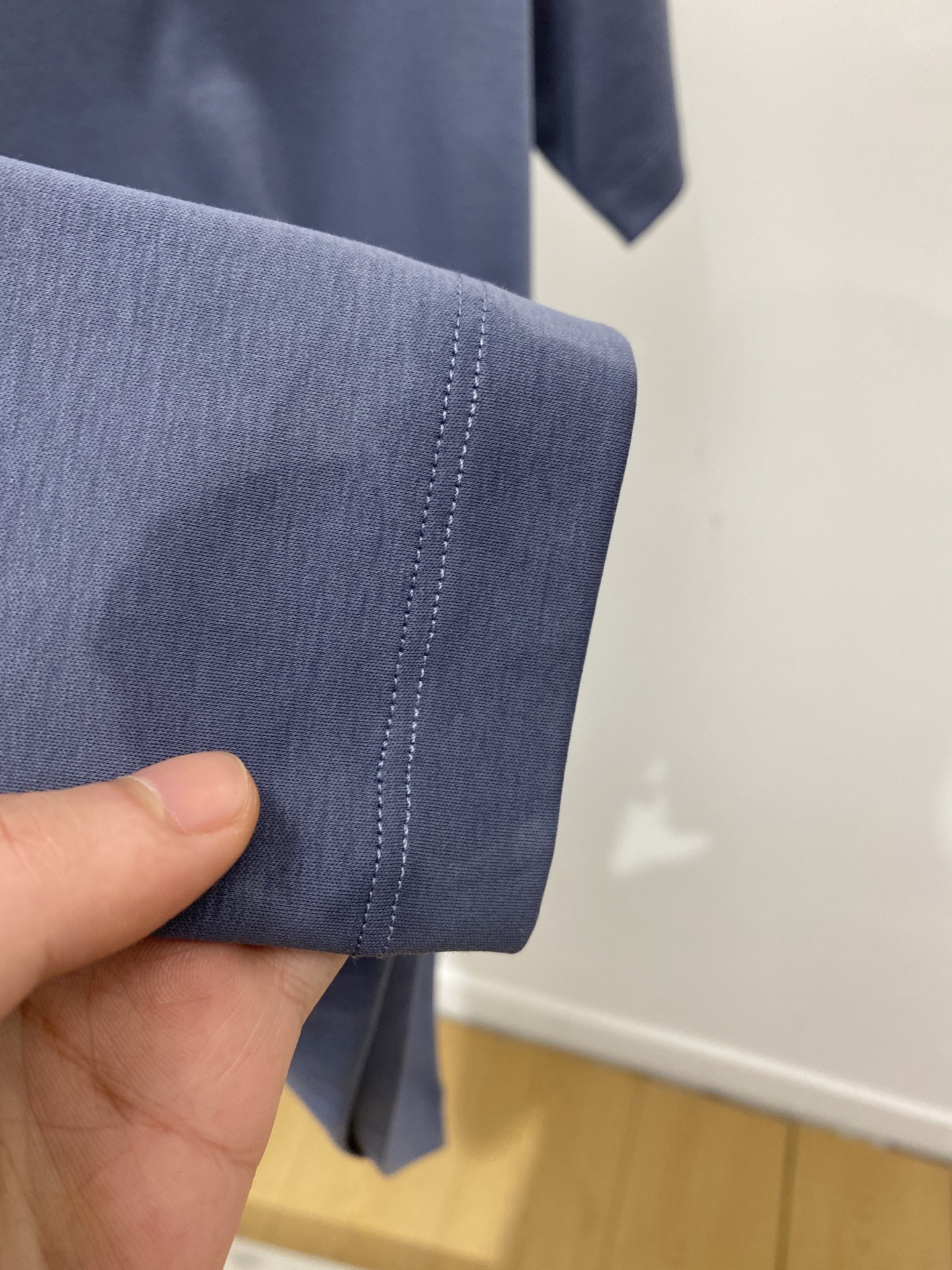loro Piana、2026新品短袖T恤，帅气时尚，胸前精致刺绣字母图案logo，简约百搭款。面料棉 