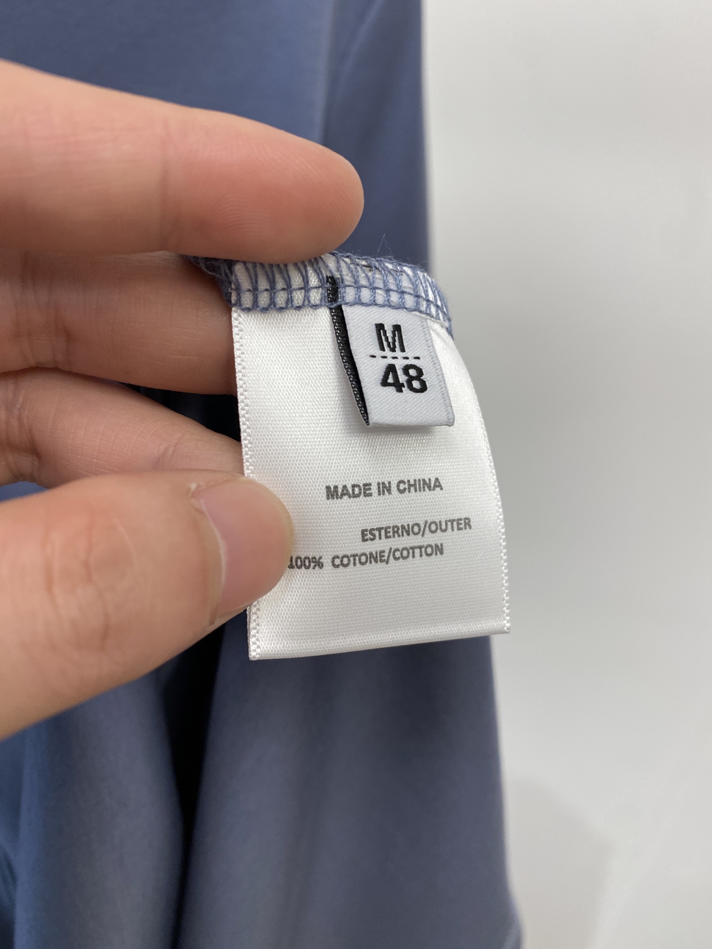loro Piana、2026新品短袖T恤，帅气时尚，胸前精致刺绣字母图案logo，简约百搭款。面料棉 