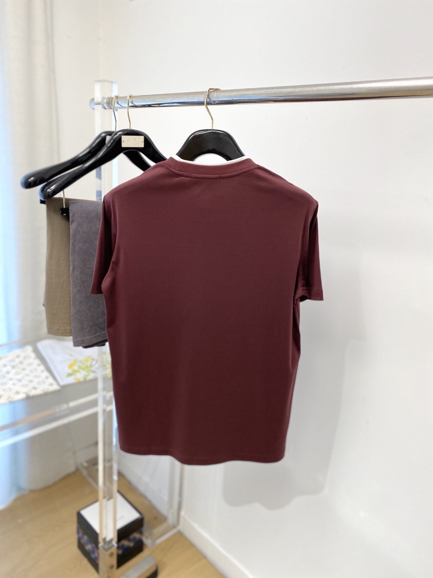 loro Piana、2026新品短袖T恤，帅气时尚，胸前精致刺绣字母图案logo，简约百搭款。面料棉 