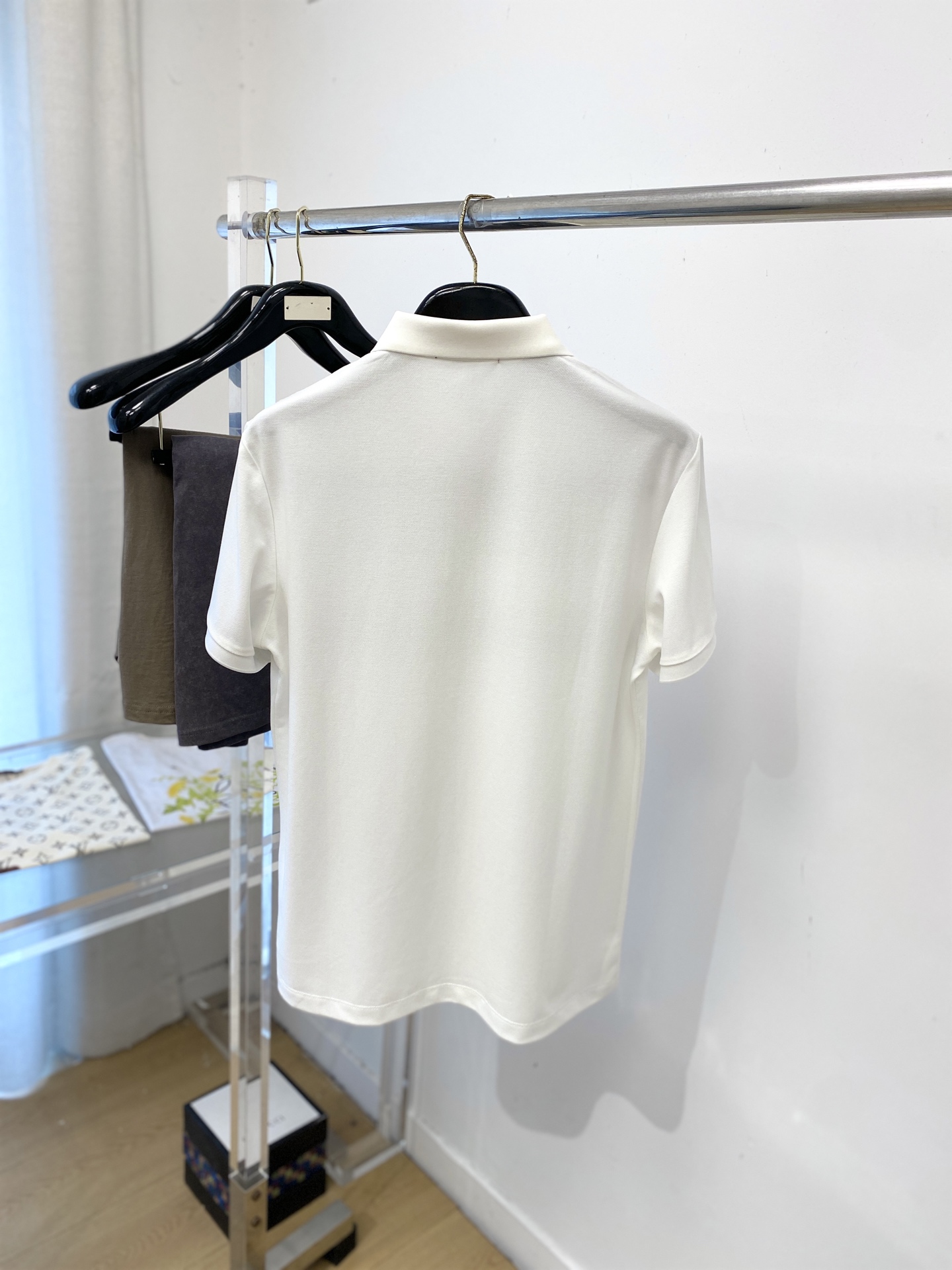 古奇、2026新品短袖T恤，帅气时尚，胸前精致刺绣字母logo，简约百搭款。面料棉 不仅挺括，保持潮流的