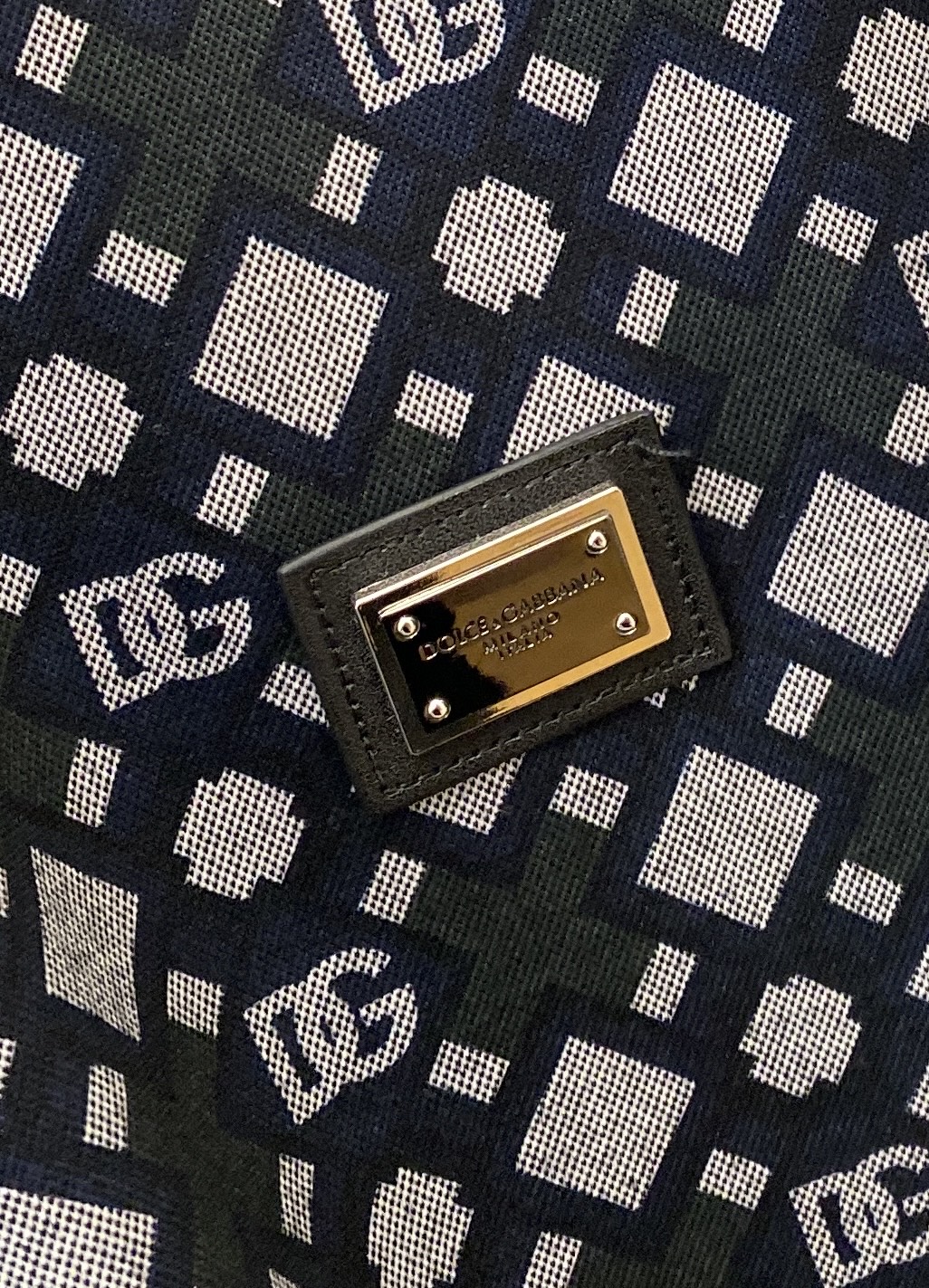 DG、2026新品短袖T恤，帅气时尚，胸前刺绣五金装饰字母logo，简约百搭款。面料棉 不仅挺括，保持潮