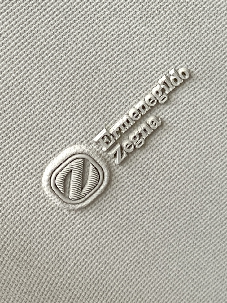 杰尼亚、2026新品短袖T恤，帅气时尚，胸前设计凹凸印胶字母logo，简约百搭款。面料棉 不仅挺括，保持