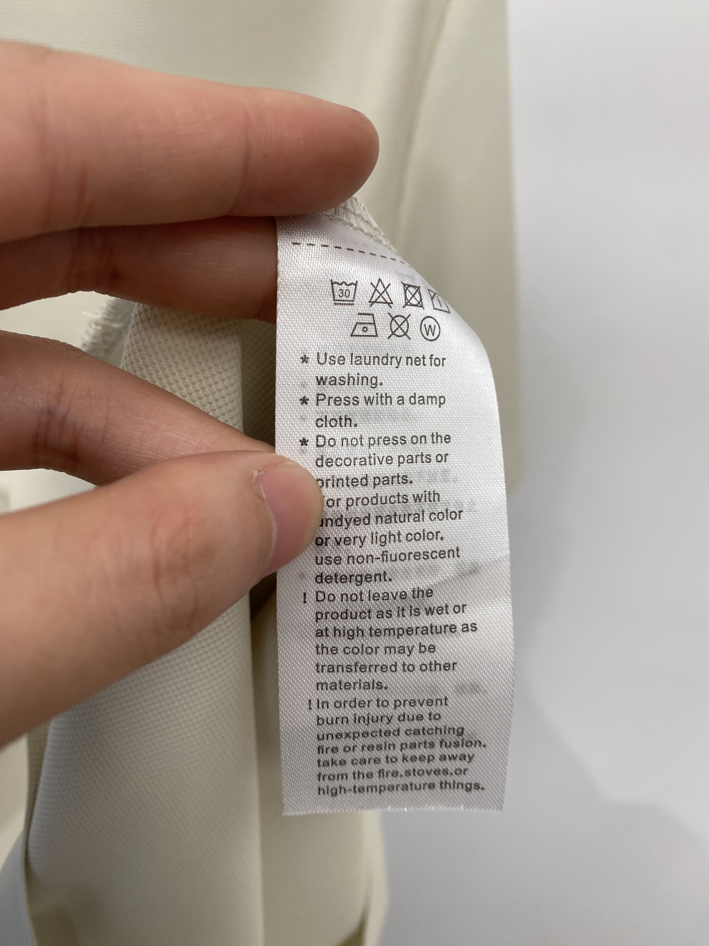 杰尼亚、2026新品短袖T恤，帅气时尚，胸前设计凹凸印胶字母logo，简约百搭款。面料棉 不仅挺括，保持