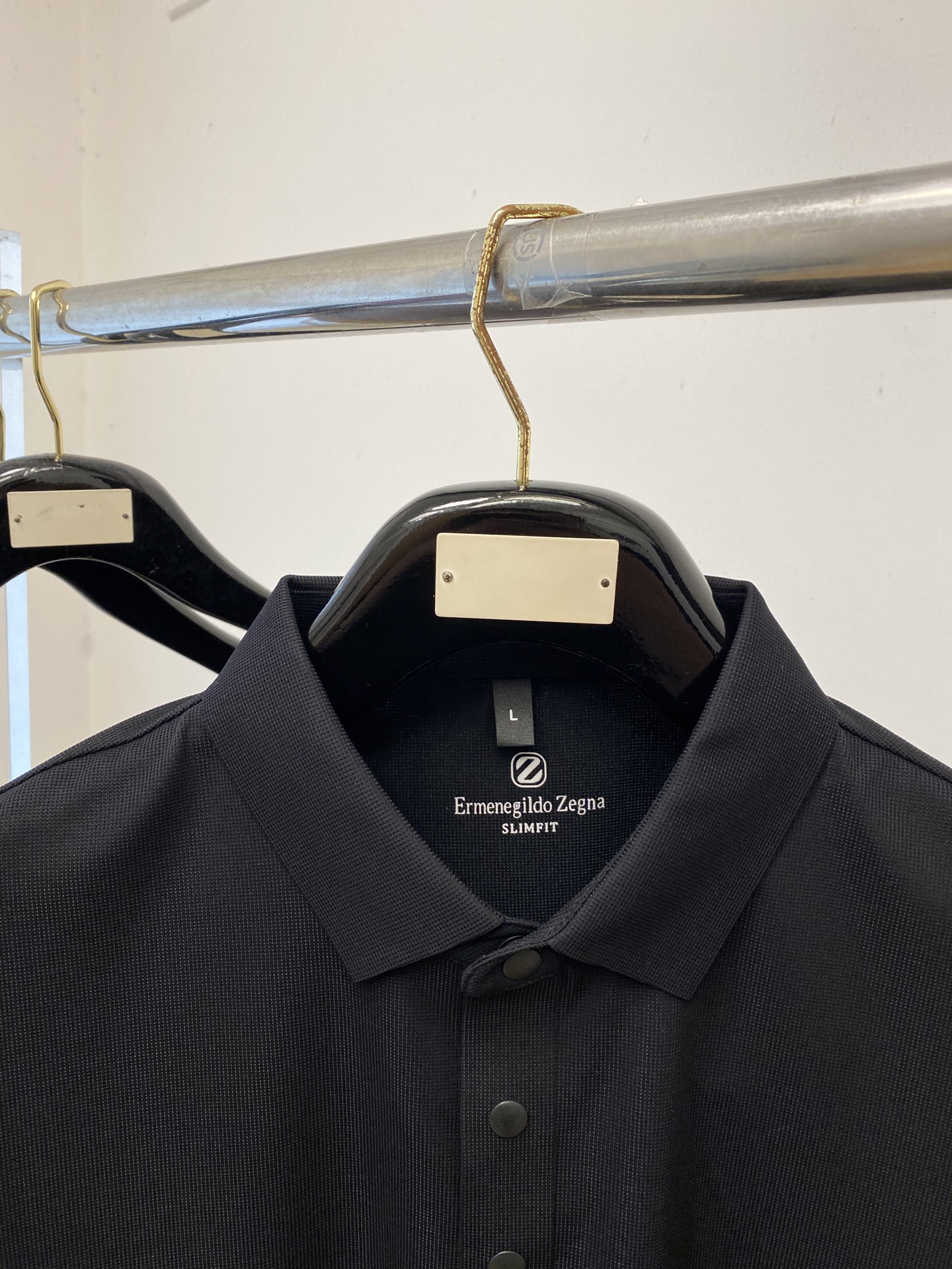 杰尼亚、2026新品短袖T恤，帅气时尚，胸前设计凹凸印胶字母logo，简约百搭款。面料棉 不仅挺括，保持